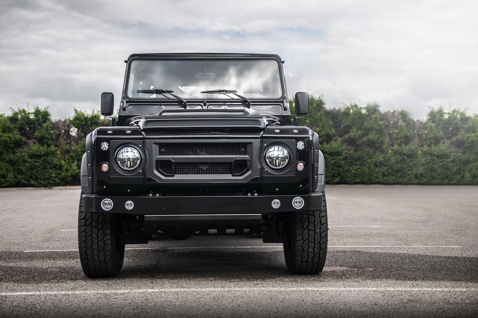 Land Rover Defender Flying Huntsman 6×6 Goes For Almost $300K!