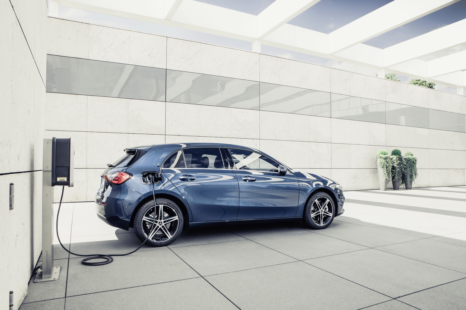 Mercedes-Benz A250e And B250e Plug-In Hybrids Are On Deck