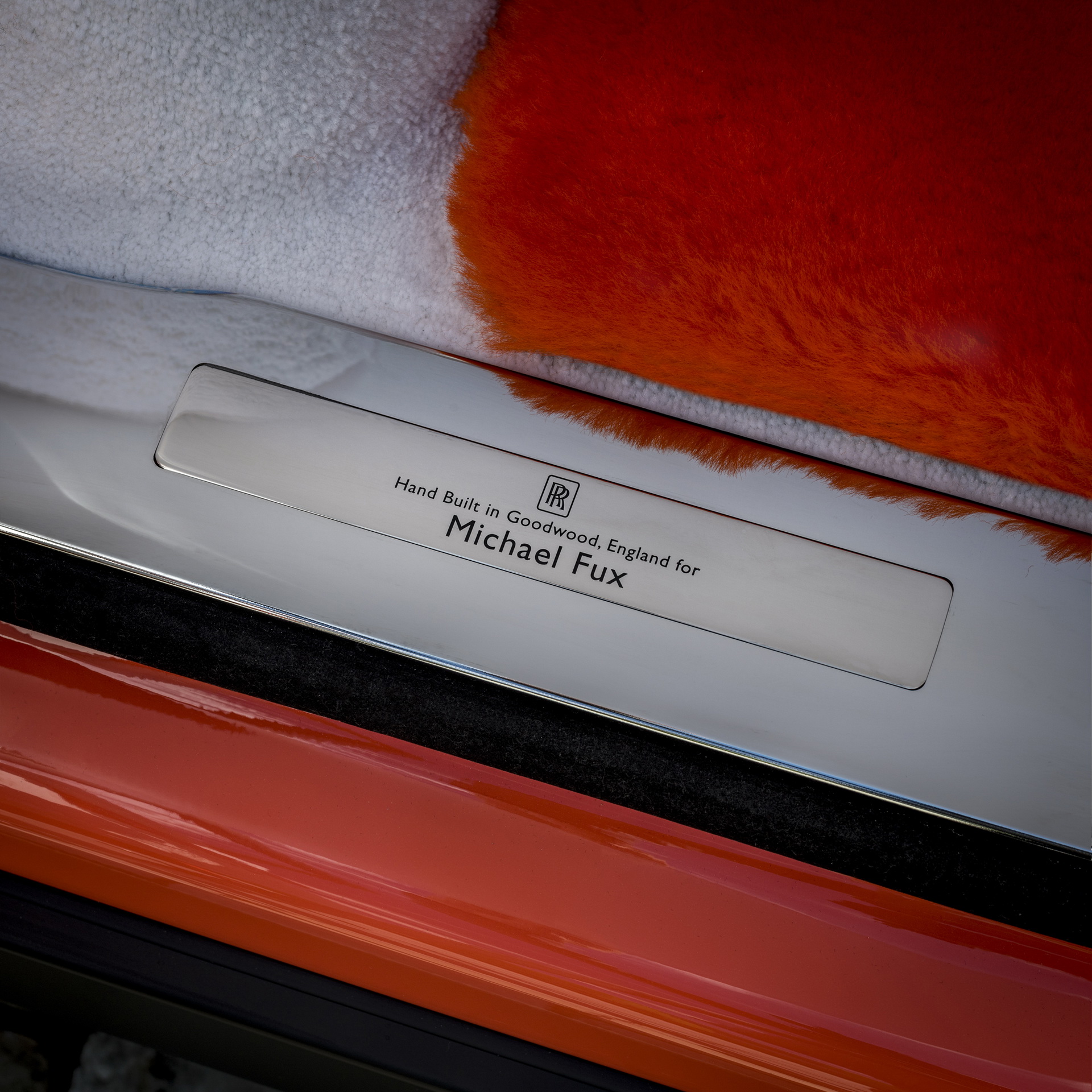 Bespoke Rolls Royce Cullinan Will Attack Your Eyeballs With Its Fux Orange Paint