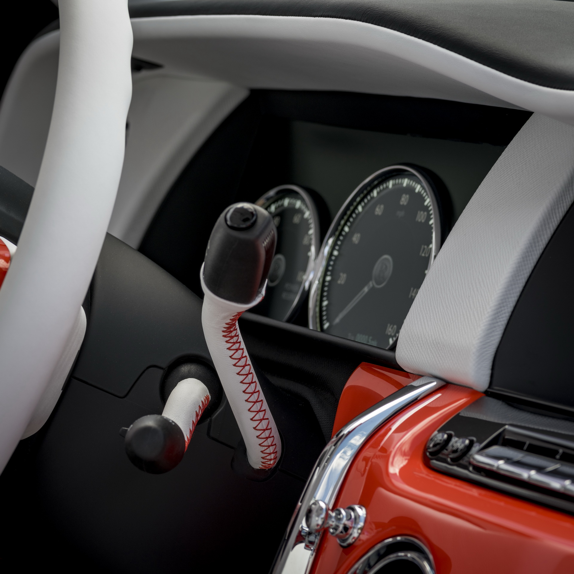 Bespoke Rolls Royce Cullinan Will Attack Your Eyeballs With Its Fux Orange Paint