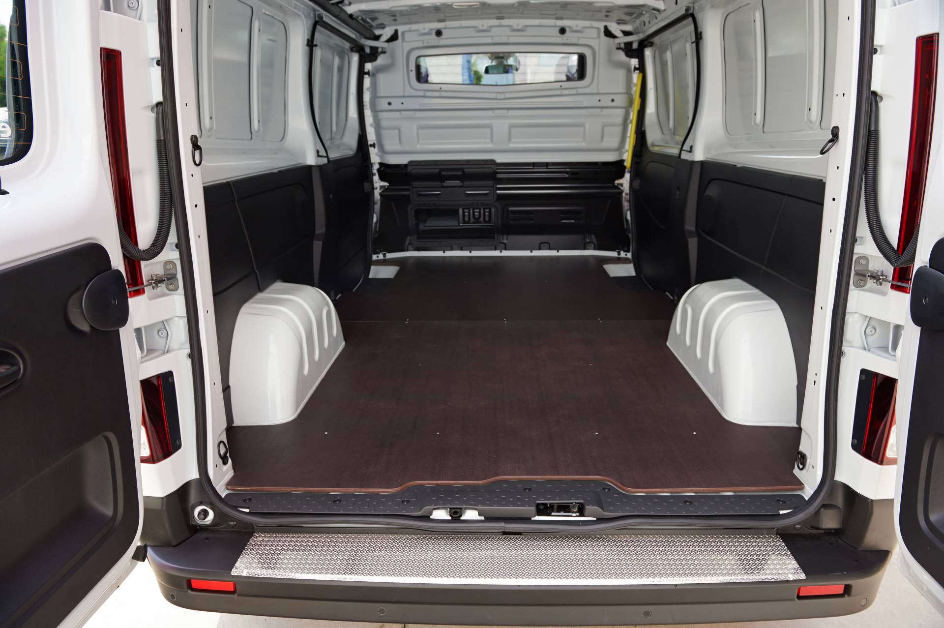 Renault Trafic Formula Edition Returns To Australia, Packs Megane RS Manual Gearbox