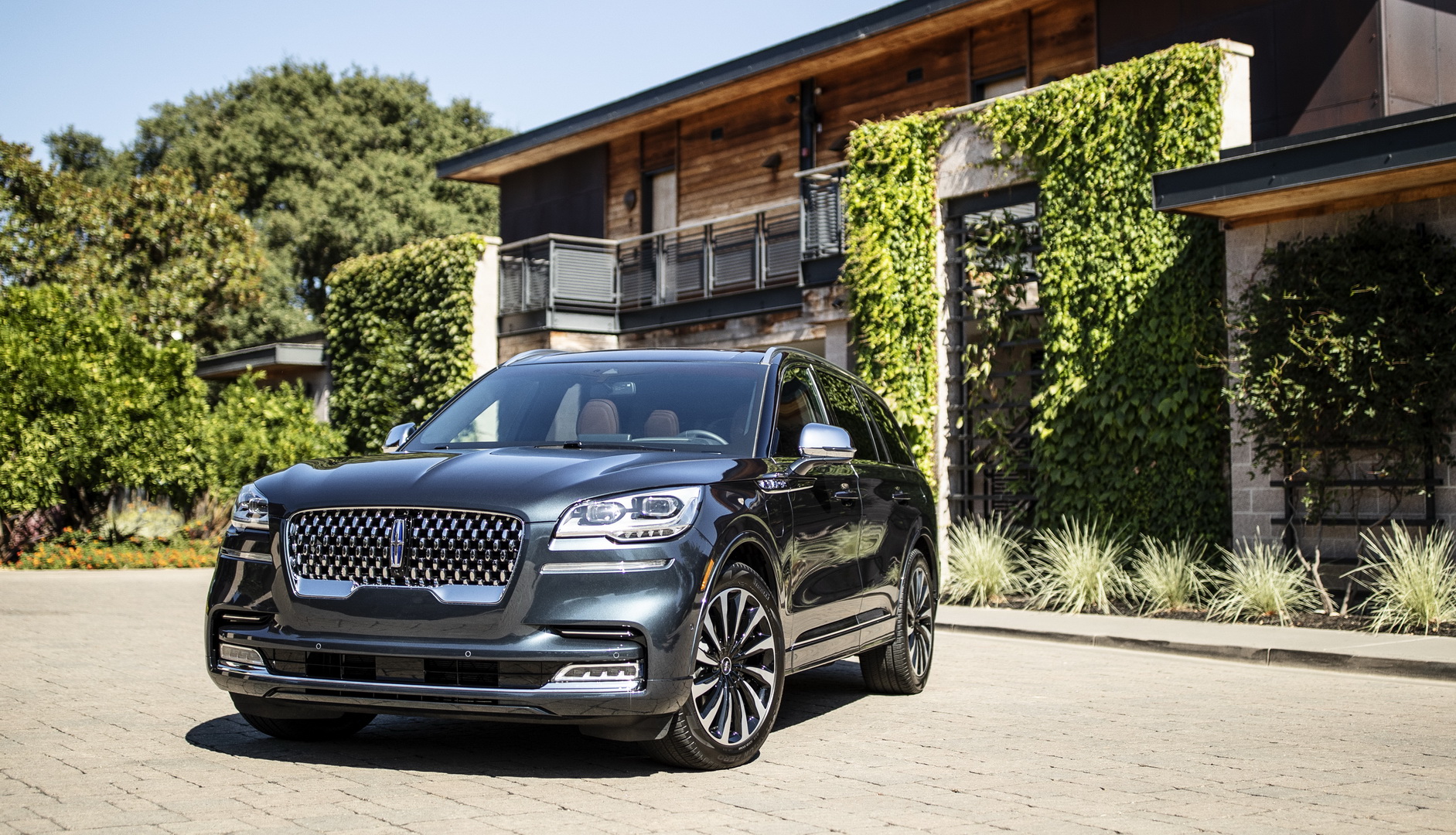 Check Out The 2020 Lincoln Aviator From Every Angle In Huge Photo Gallery