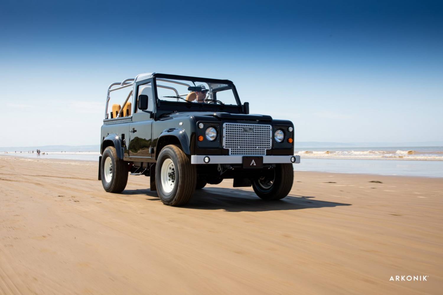 1989 Land Rover Defender 90 “So-Cal” Restomod Is How Someone Spent $170,000