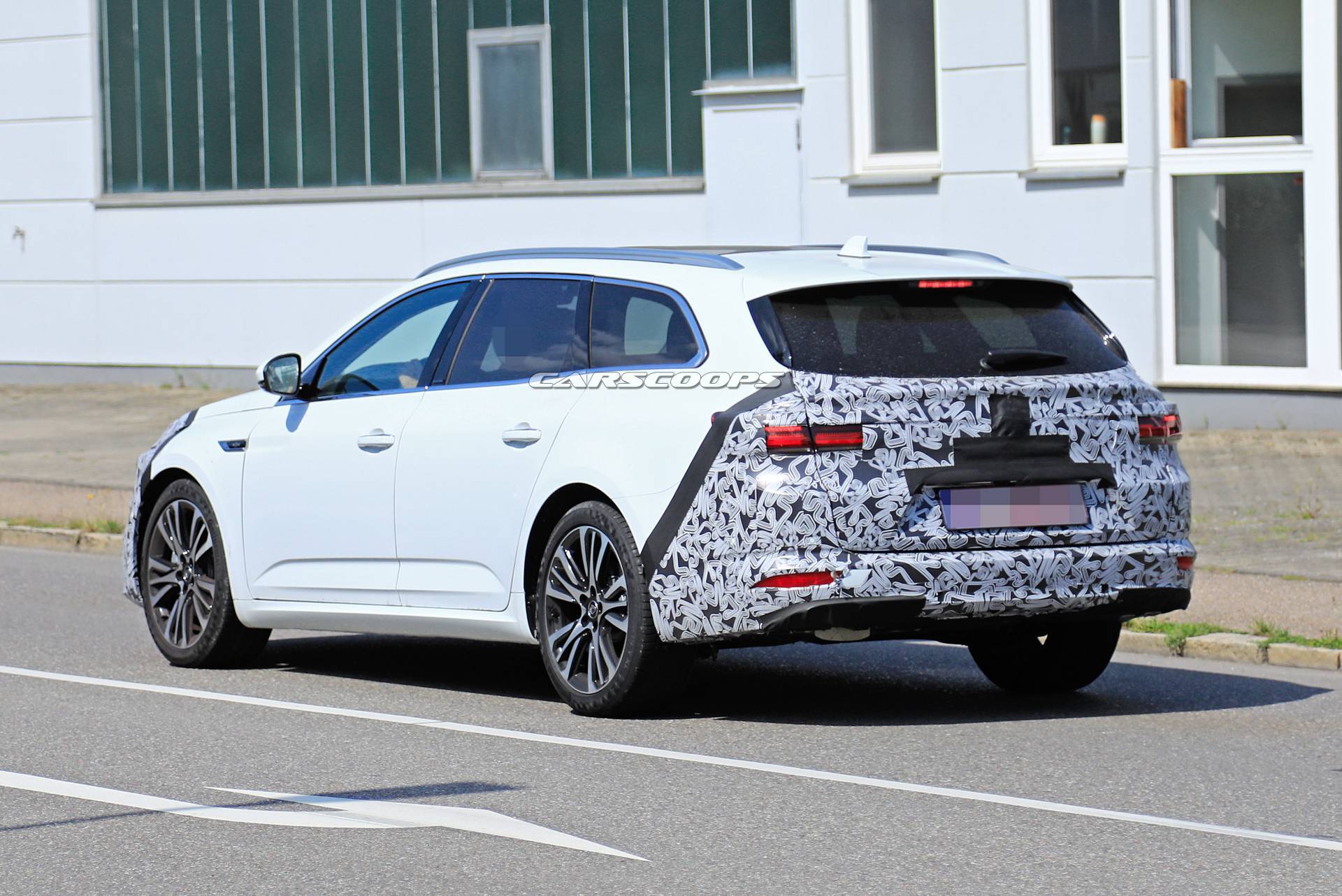 2020 Renault Talisman Grandtour Sends Passat Vibes In Latest Spy Shots