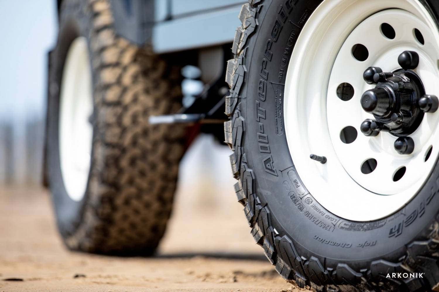 1989 Land Rover Defender 90 “So-Cal” Restomod Is How Someone Spent $170,000