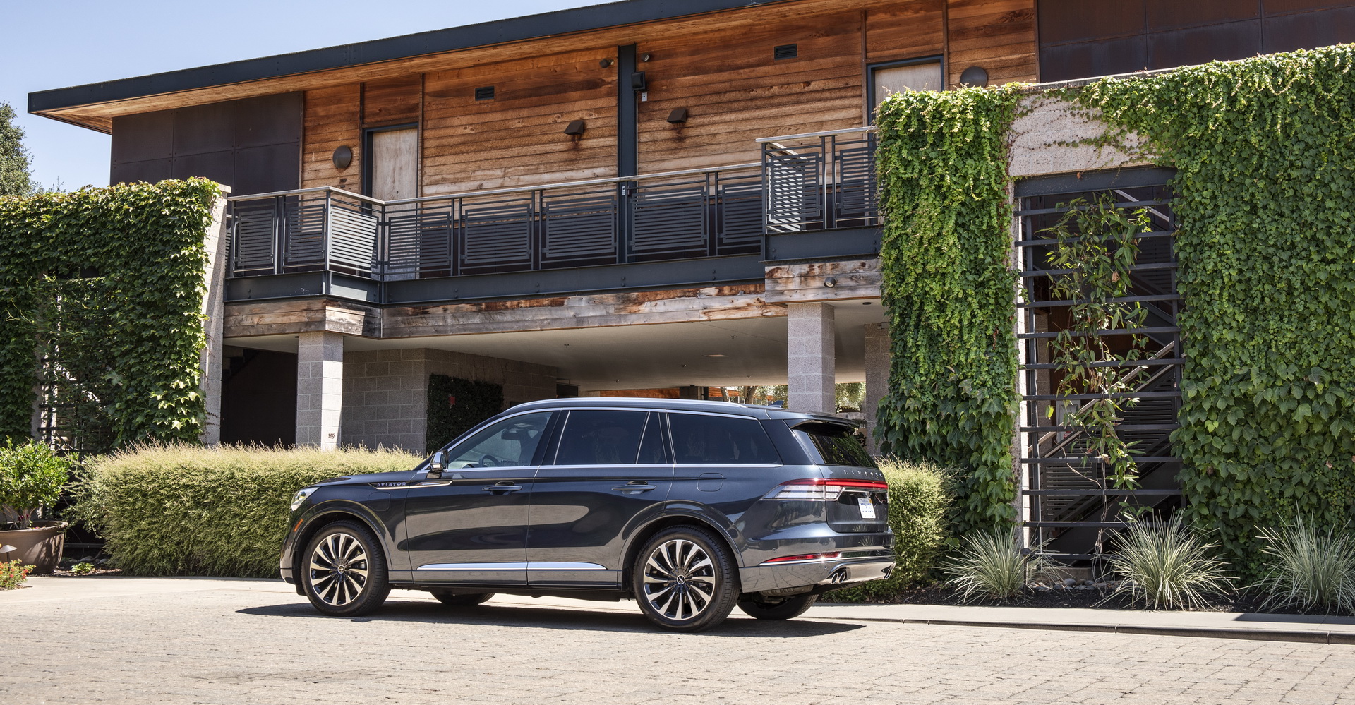 Check Out The 2020 Lincoln Aviator From Every Angle In Huge Photo Gallery