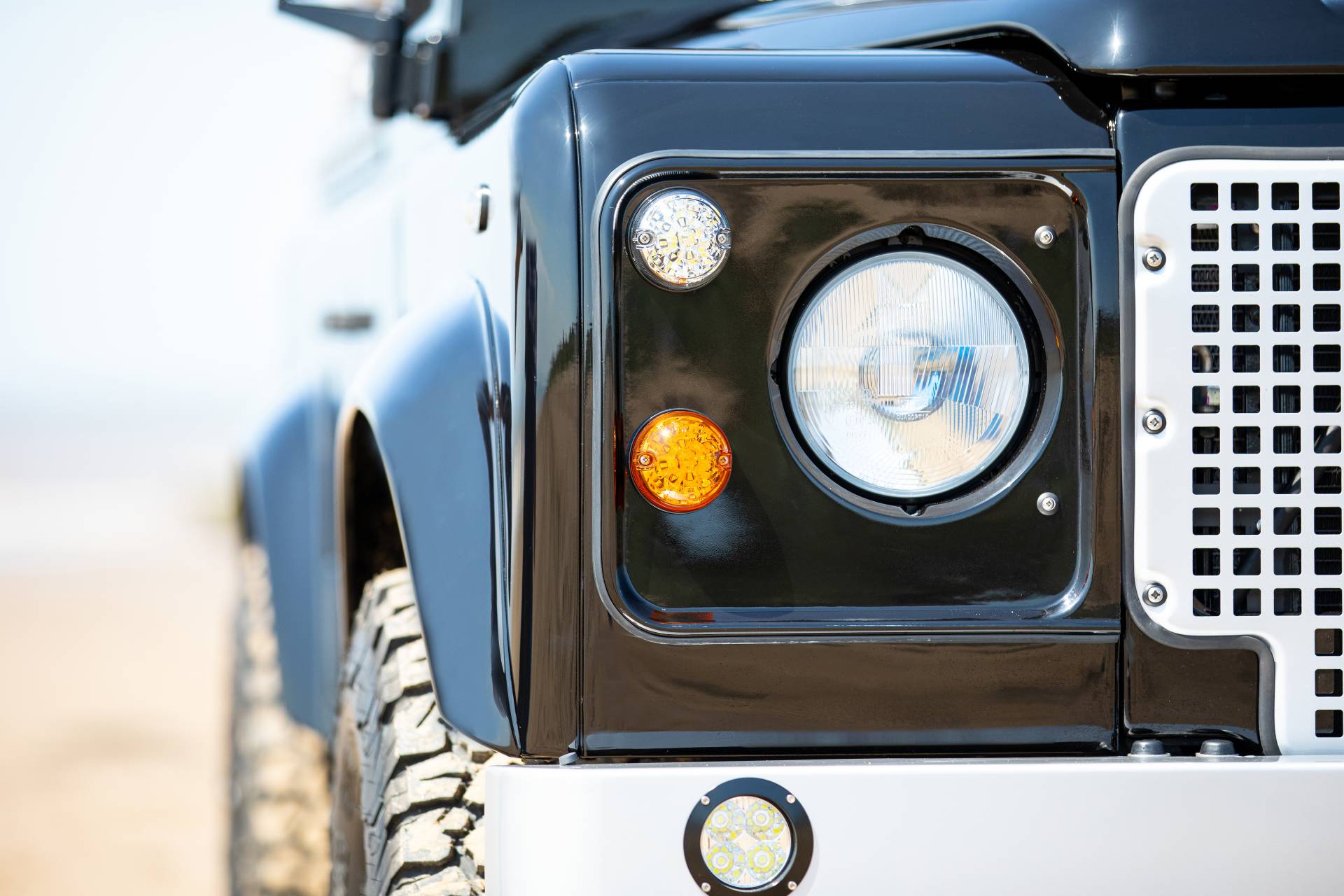 1989 Land Rover Defender 90 “So-Cal” Restomod Is How Someone Spent $170,000