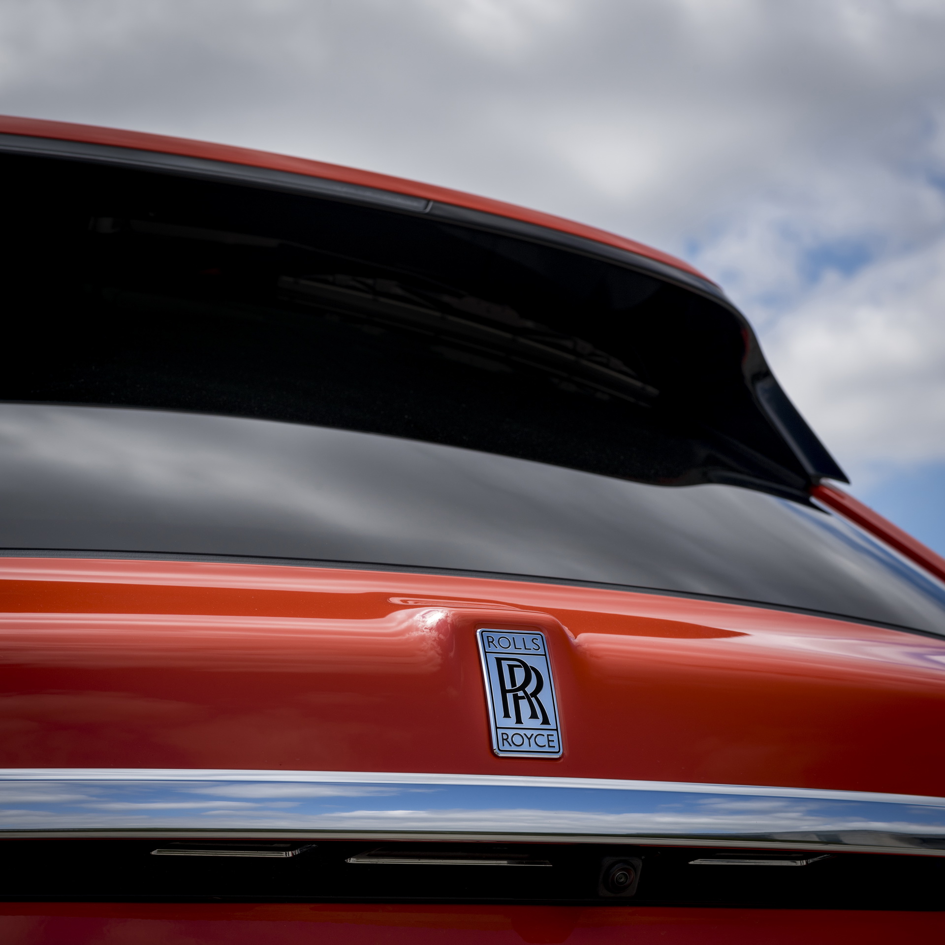 Bespoke Rolls Royce Cullinan Will Attack Your Eyeballs With Its Fux Orange Paint