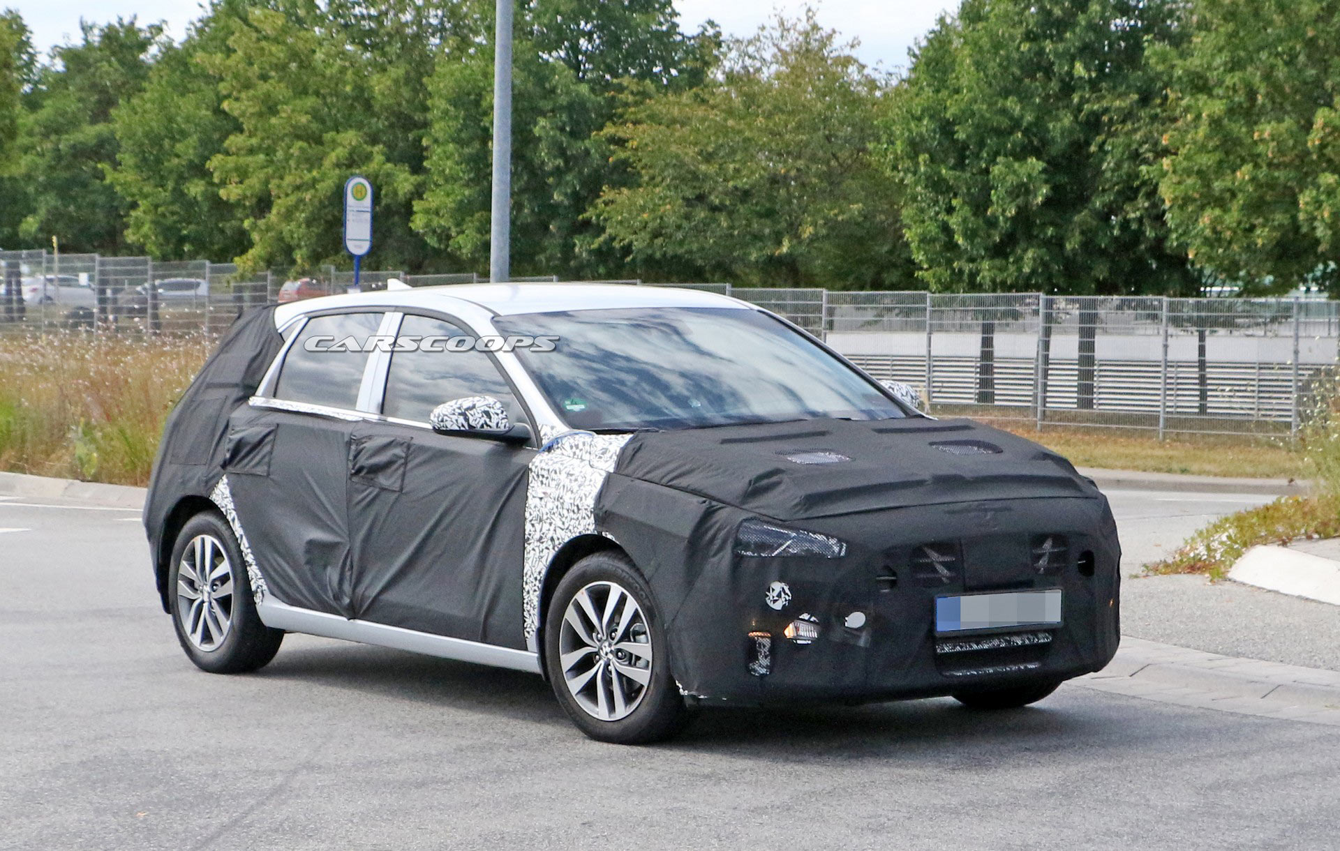 Facelifted Hyundai i30 Spotted, Is It Hiding A Plug-In Powertrain?
