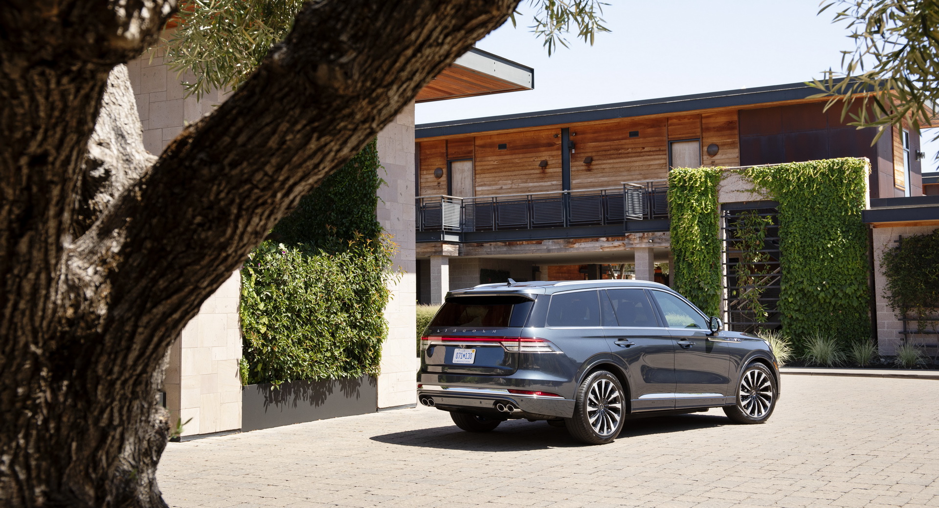 Check Out The 2020 Lincoln Aviator From Every Angle In Huge Photo Gallery