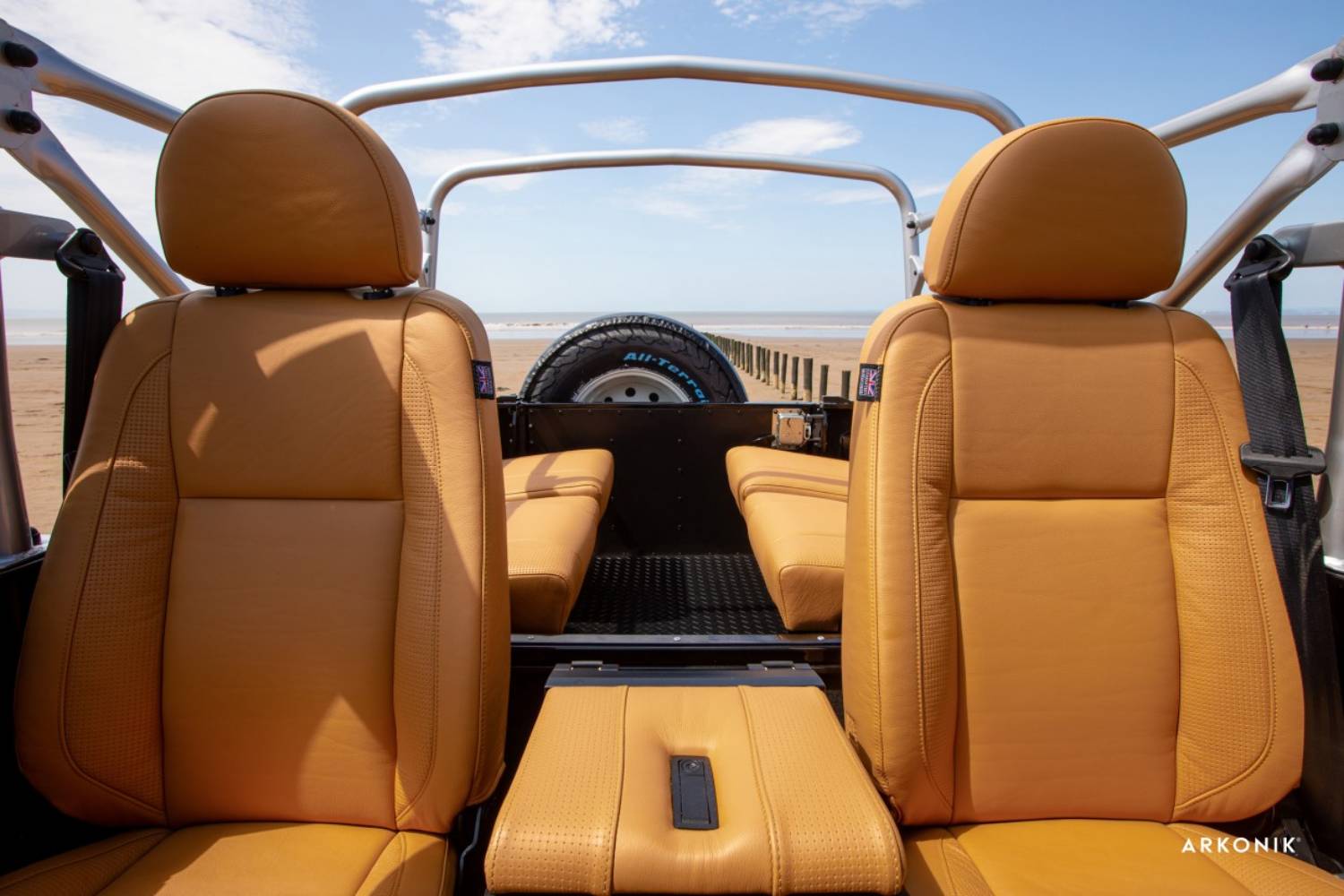 1989 Land Rover Defender 90 “So-Cal” Restomod Is How Someone Spent $170,000