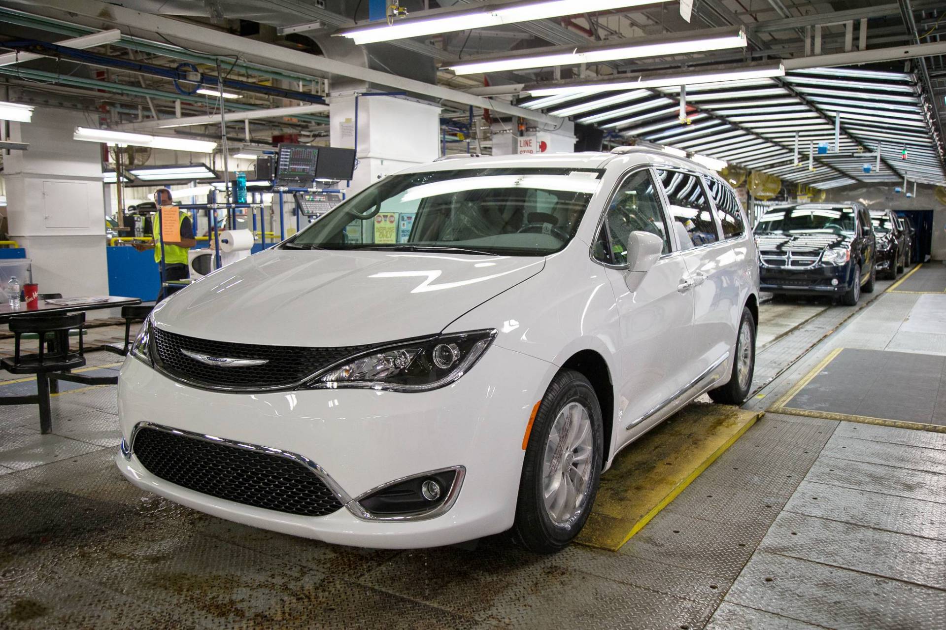 FCA Extends Third Shift At Canadian Minivan Plant Despite Slumping Sales