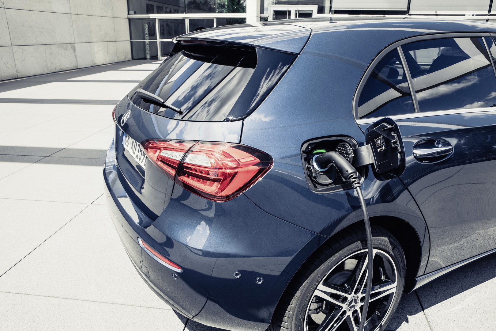 Mercedes-Benz A250e And B250e Plug-In Hybrids Are On Deck