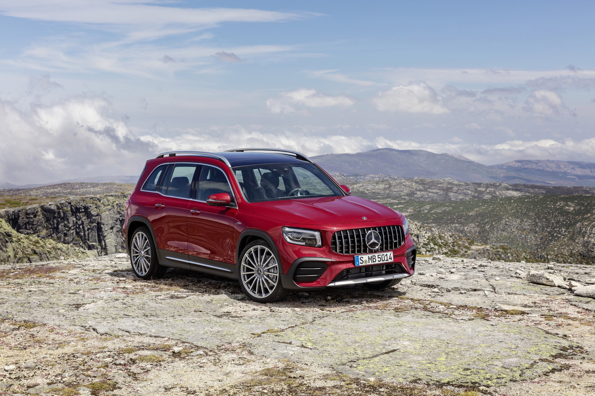 Mercedes-AMG GLB 35 Packs Seven Seats And 302 HP