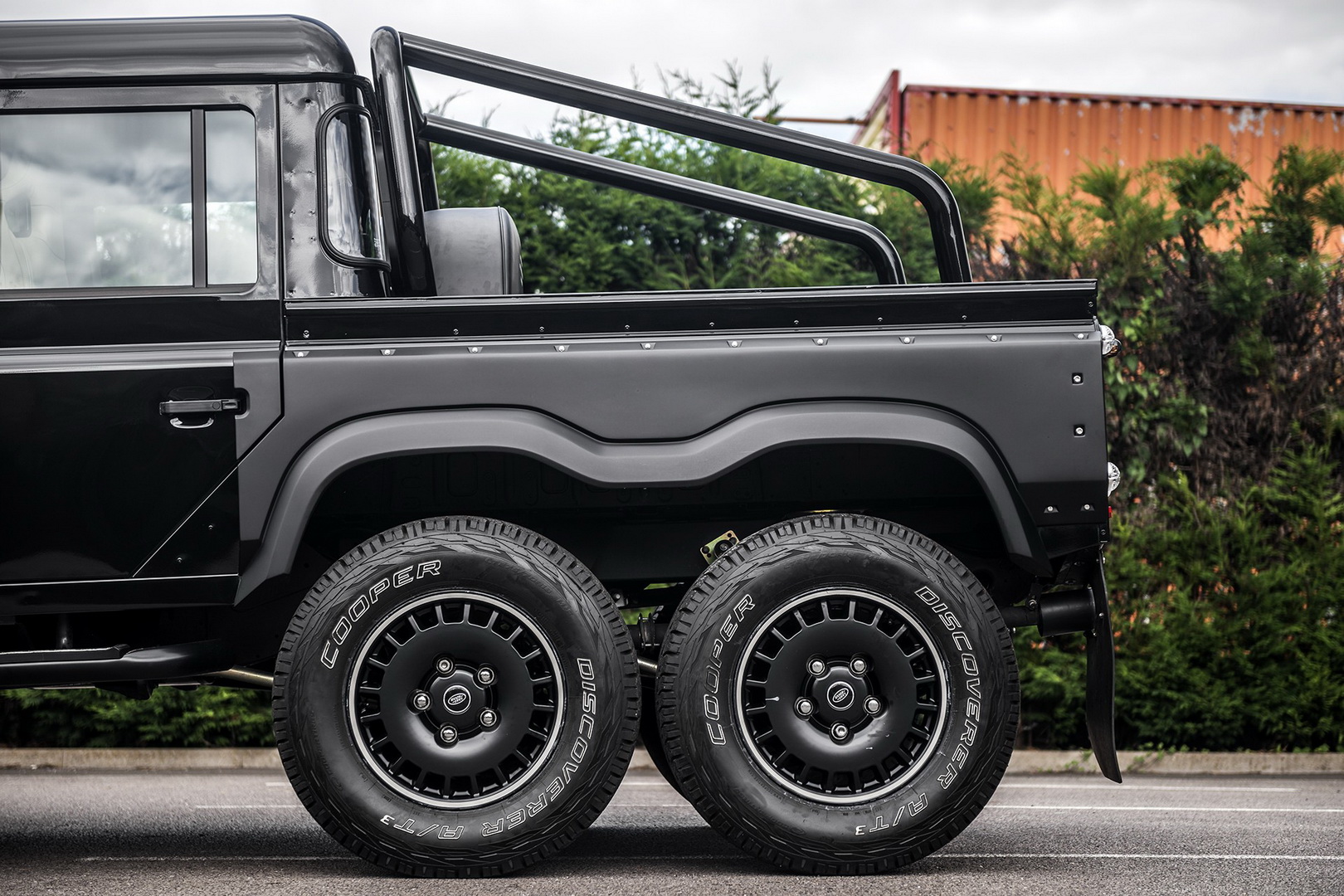 Land Rover Defender Flying Huntsman 6×6 Goes For Almost $300K!