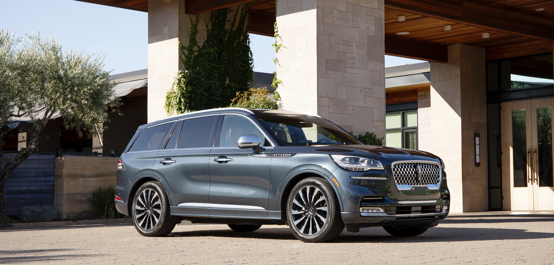 Check Out The 2020 Lincoln Aviator From Every Angle In Huge Photo Gallery
