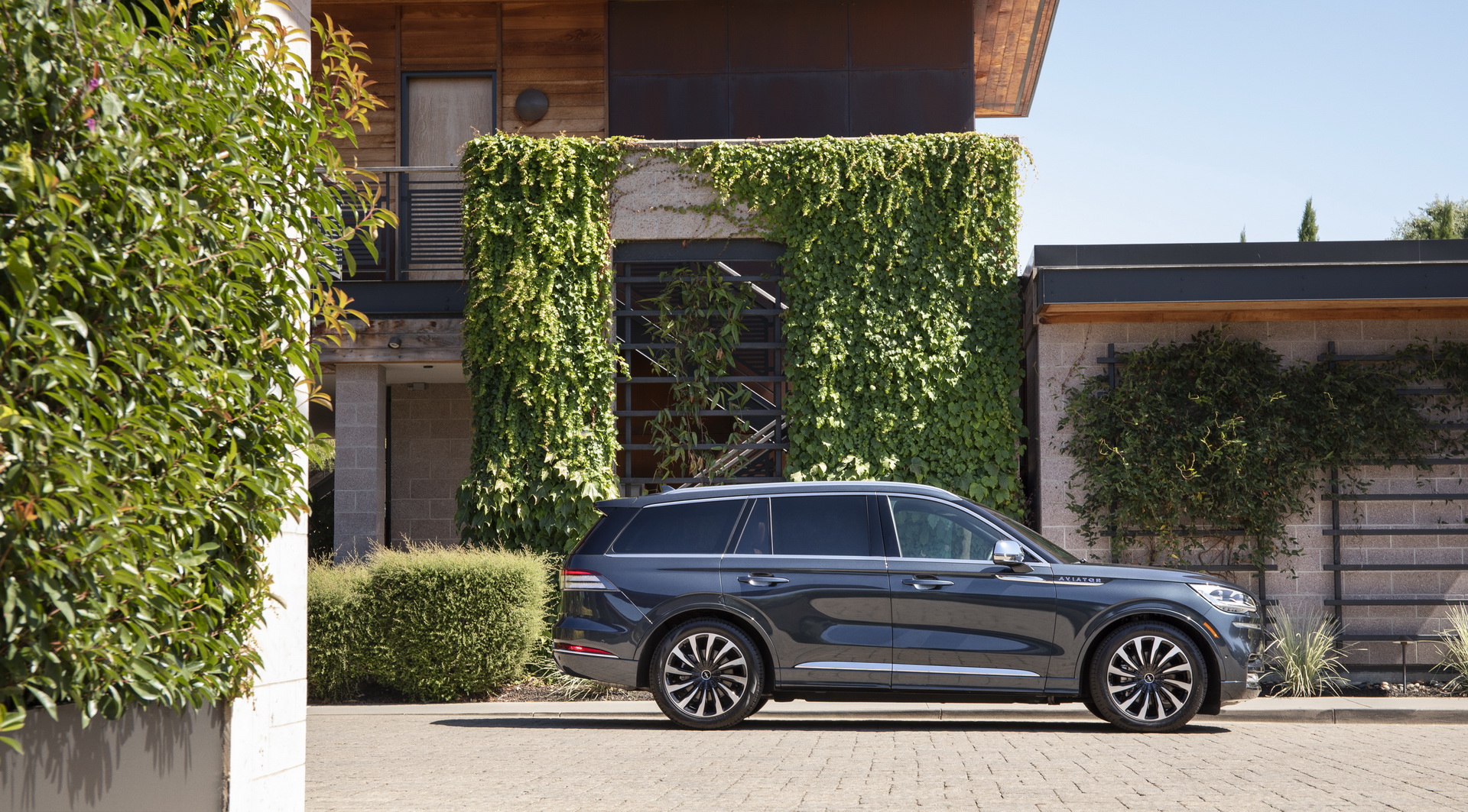 Check Out The 2020 Lincoln Aviator From Every Angle In Huge Photo Gallery
