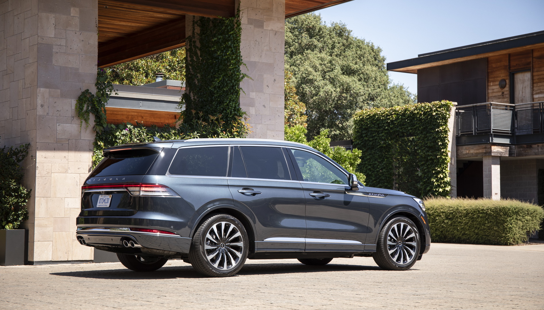 Check Out The 2020 Lincoln Aviator From Every Angle In Huge Photo Gallery