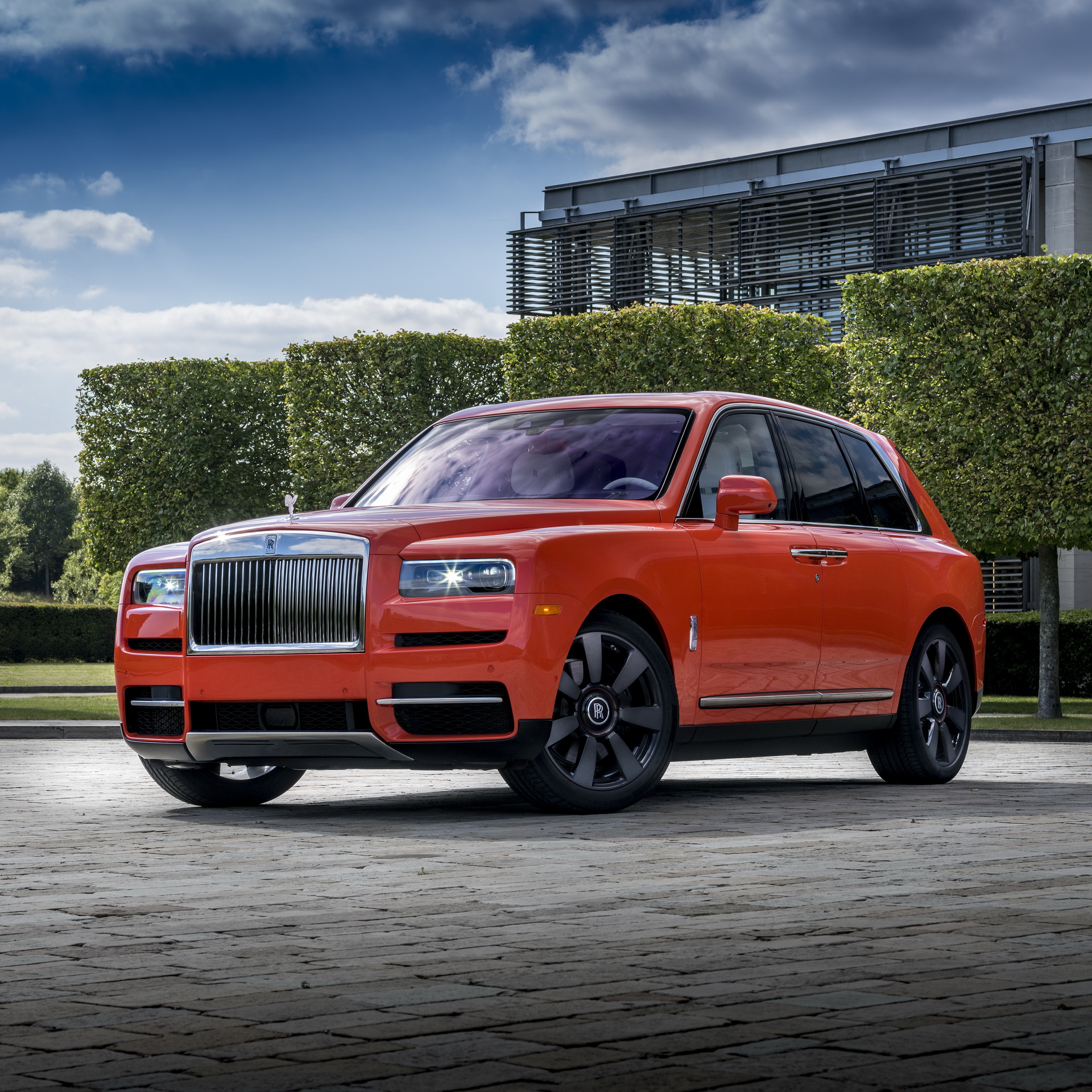 Bespoke Rolls Royce Cullinan Will Attack Your Eyeballs With Its Fux Orange Paint