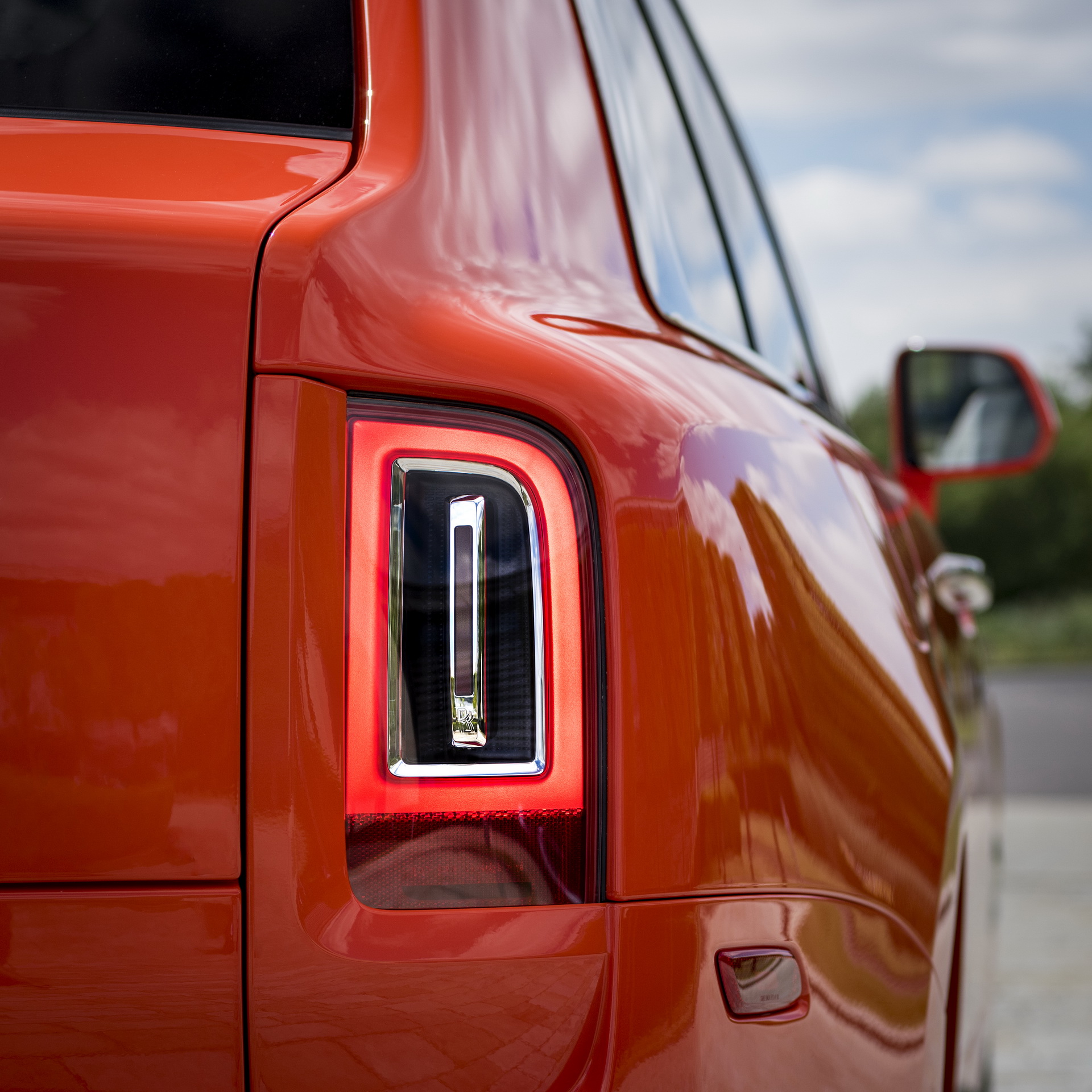 Bespoke Rolls Royce Cullinan Will Attack Your Eyeballs With Its Fux Orange Paint