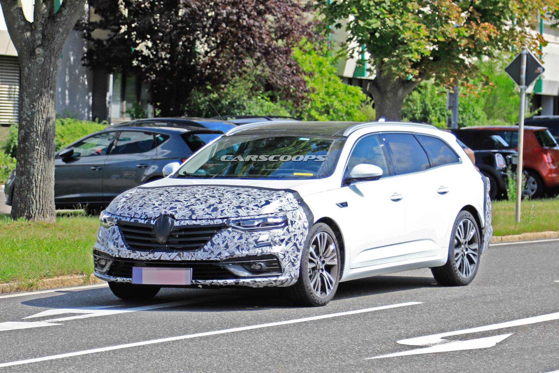 2020 Renault Talisman Grandtour Sends Passat Vibes In Latest Spy Shots
