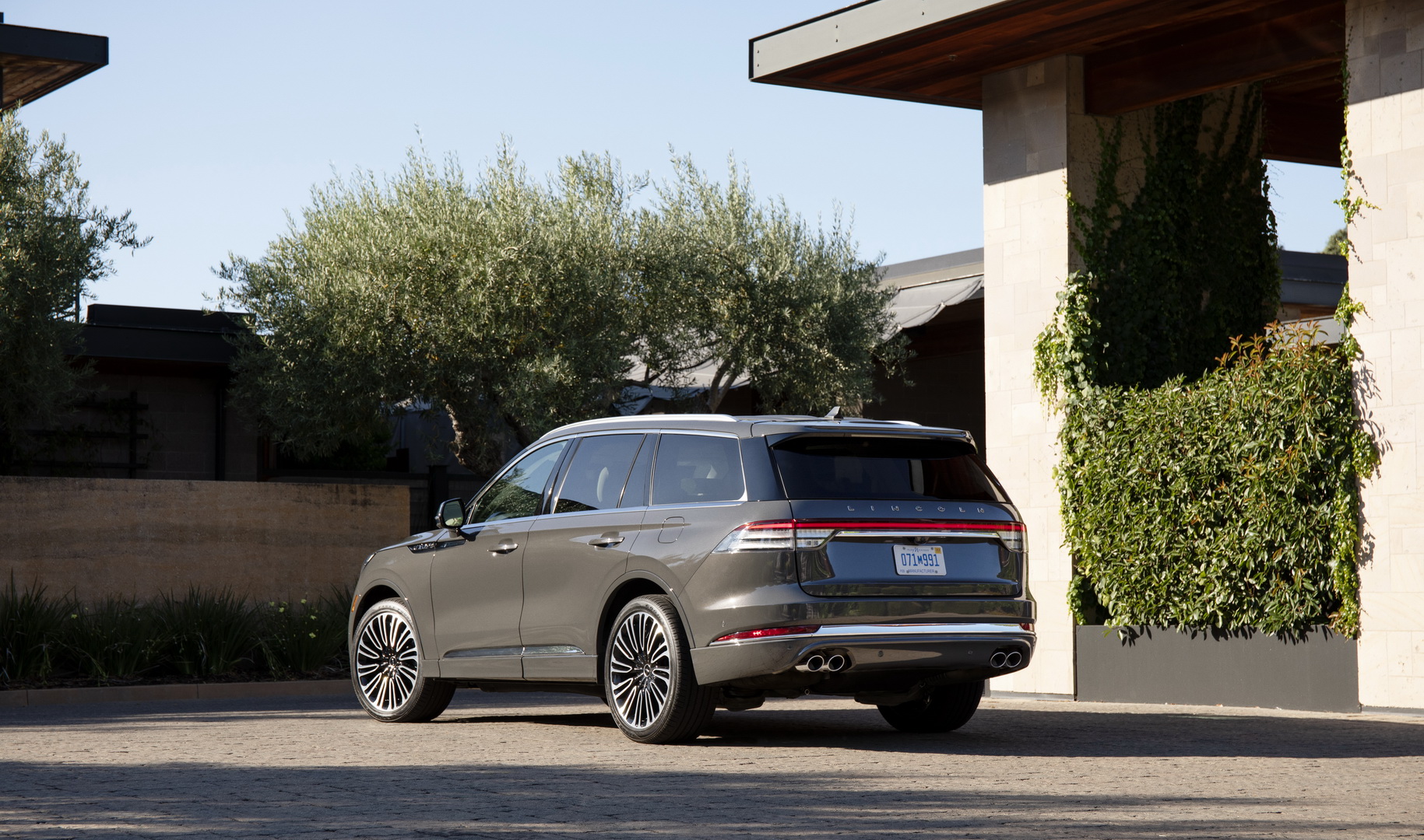 Check Out The 2020 Lincoln Aviator From Every Angle In Huge Photo Gallery