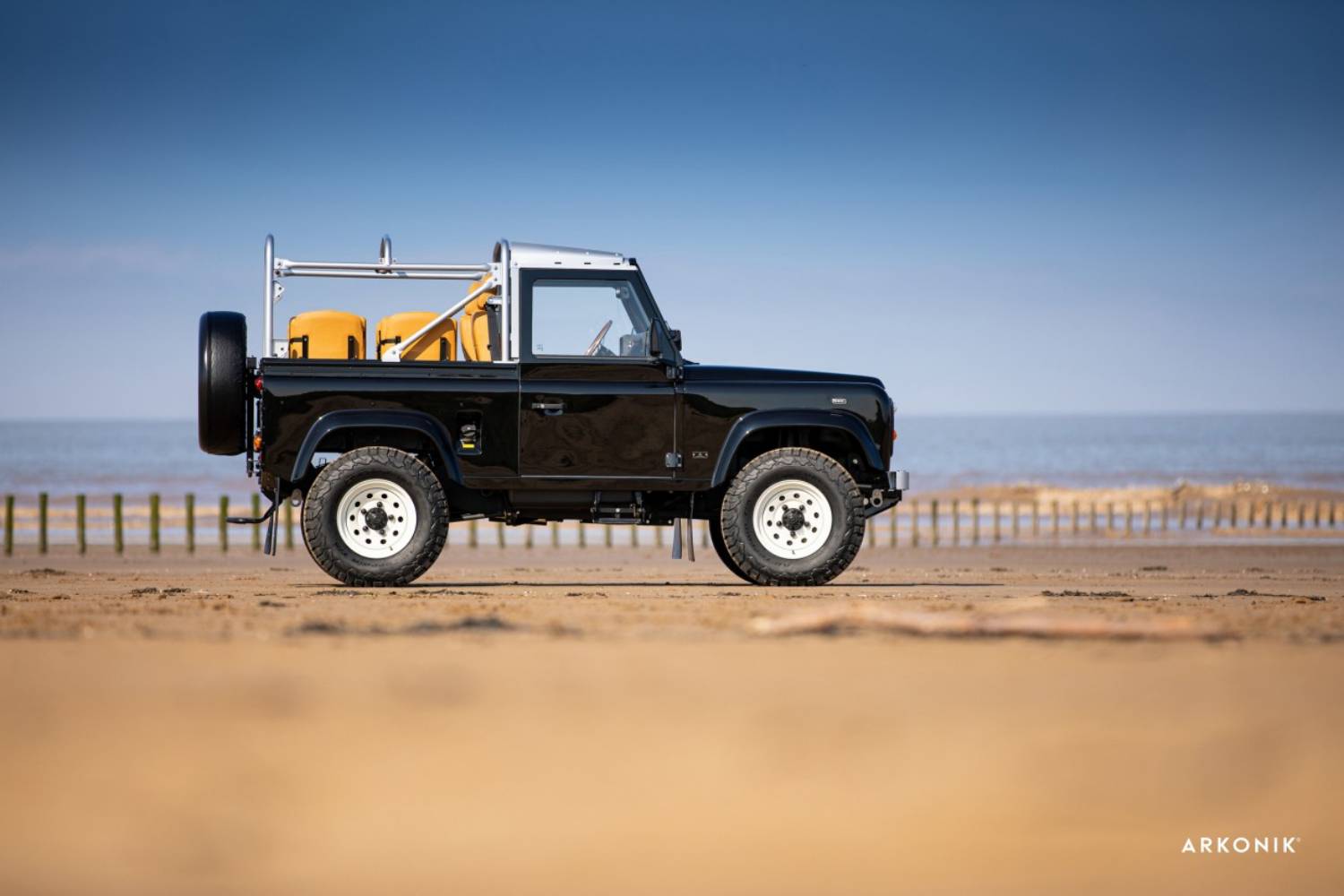 1989 Land Rover Defender 90 “So-Cal” Restomod Is How Someone Spent $170,000