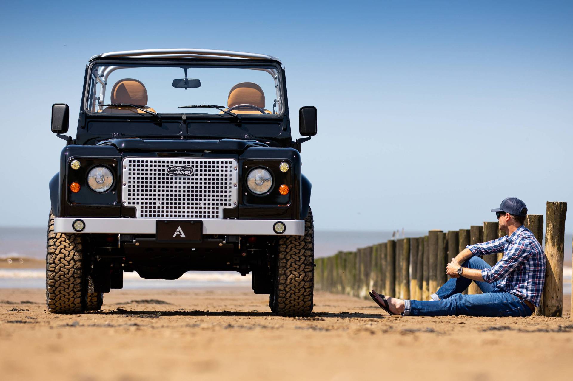 1989 Land Rover Defender 90 “So-Cal” Restomod Is How Someone Spent $170,000