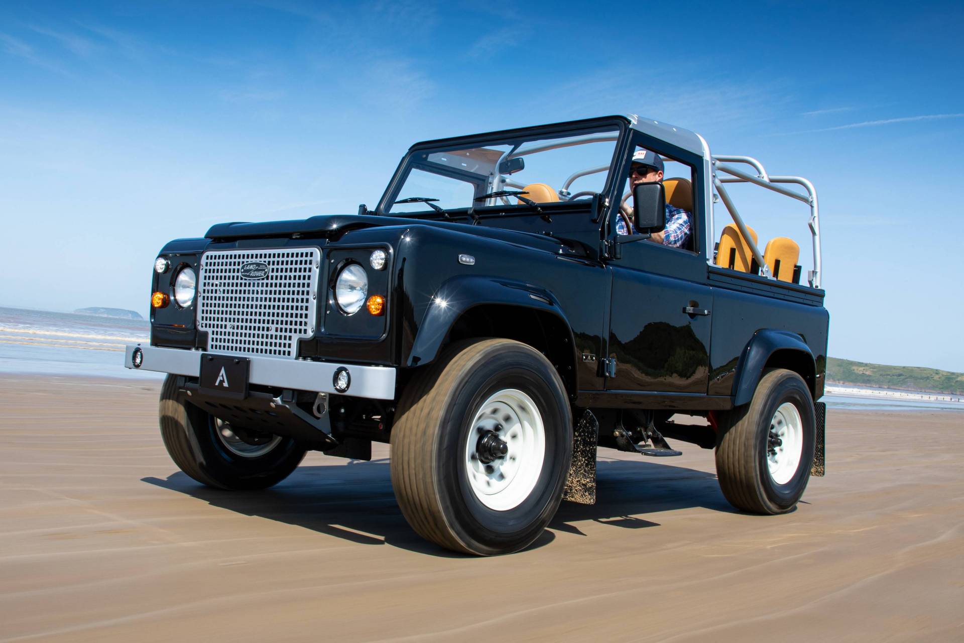 1989 Land Rover Defender 90 “So-Cal” Restomod Is How Someone Spent $170,000