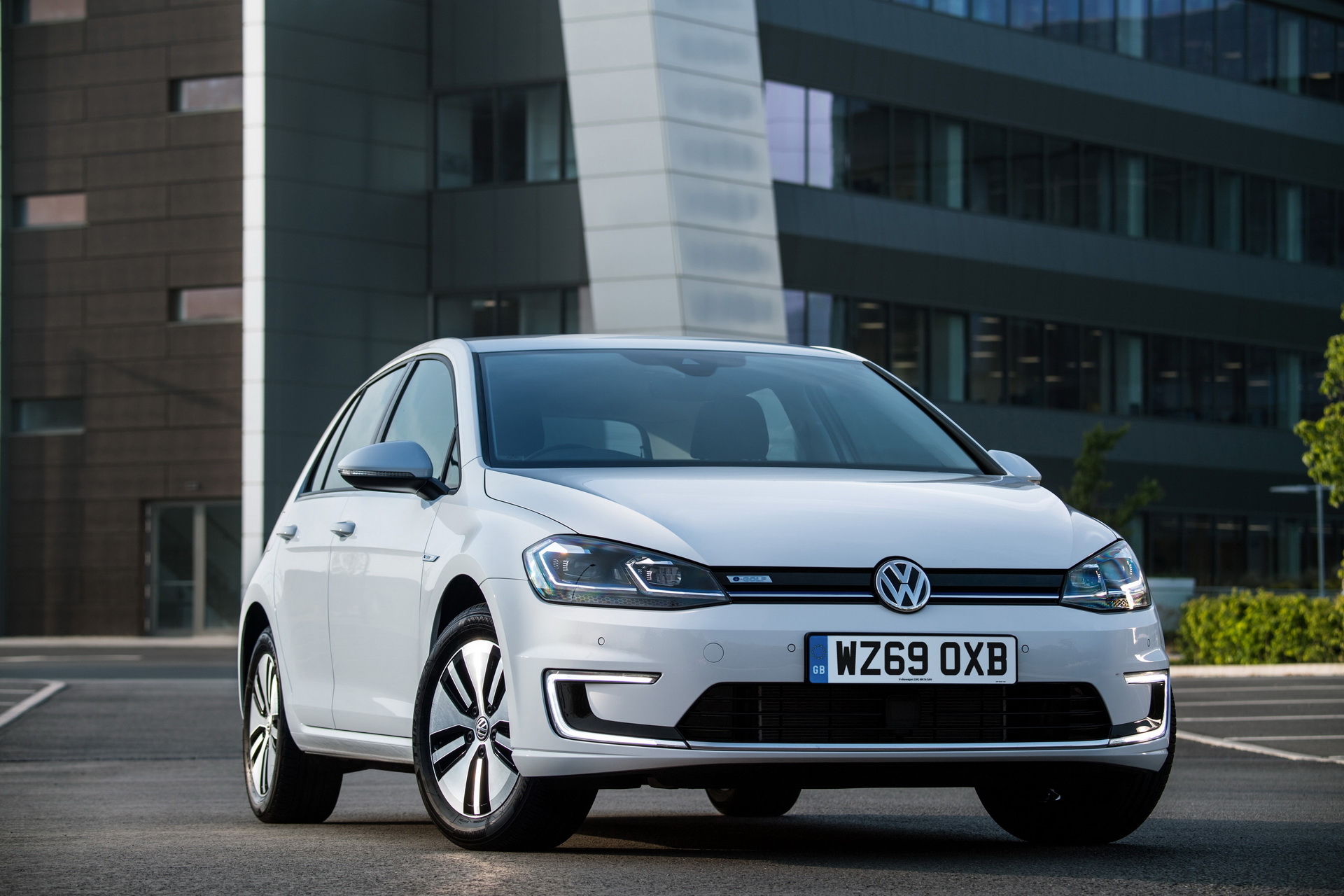VW Cuts Nearly £3,000 Off e-Golf Price, Now Starting At £27,575