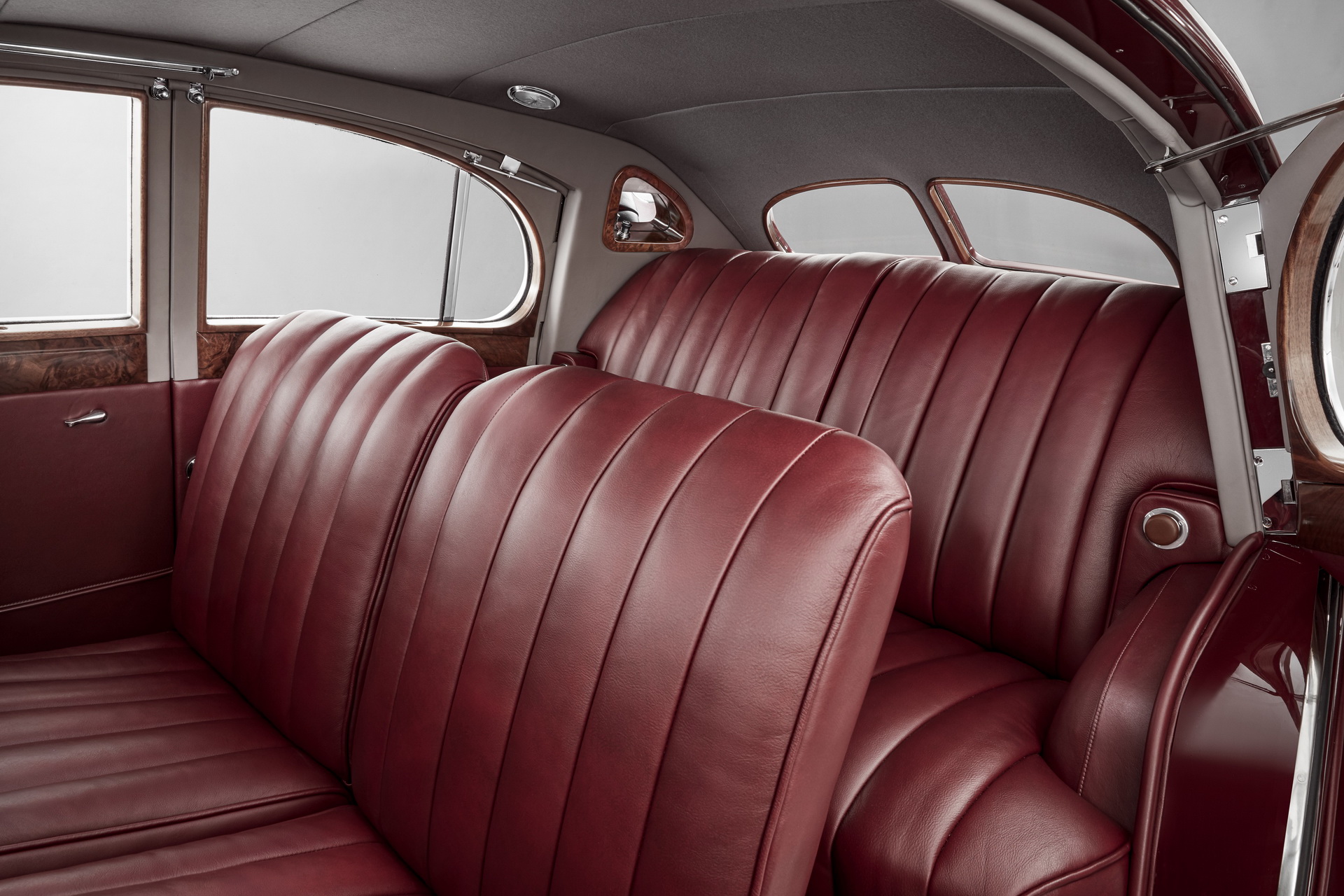 Mulliner Recreates Long-Lost 1939 Bentley Corniche From The Ground Up