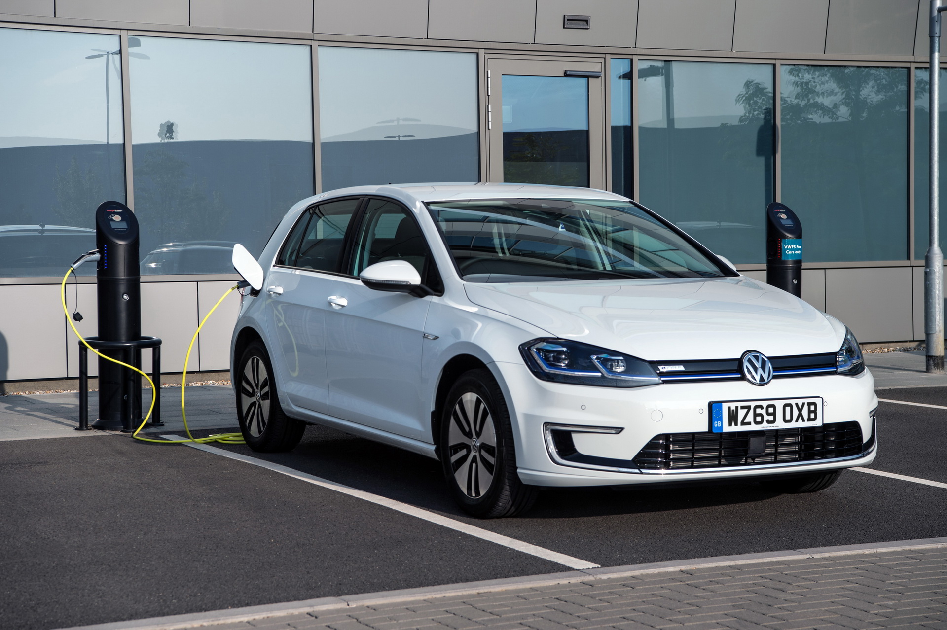 VW Cuts Nearly £3,000 Off e-Golf Price, Now Starting At £27,575