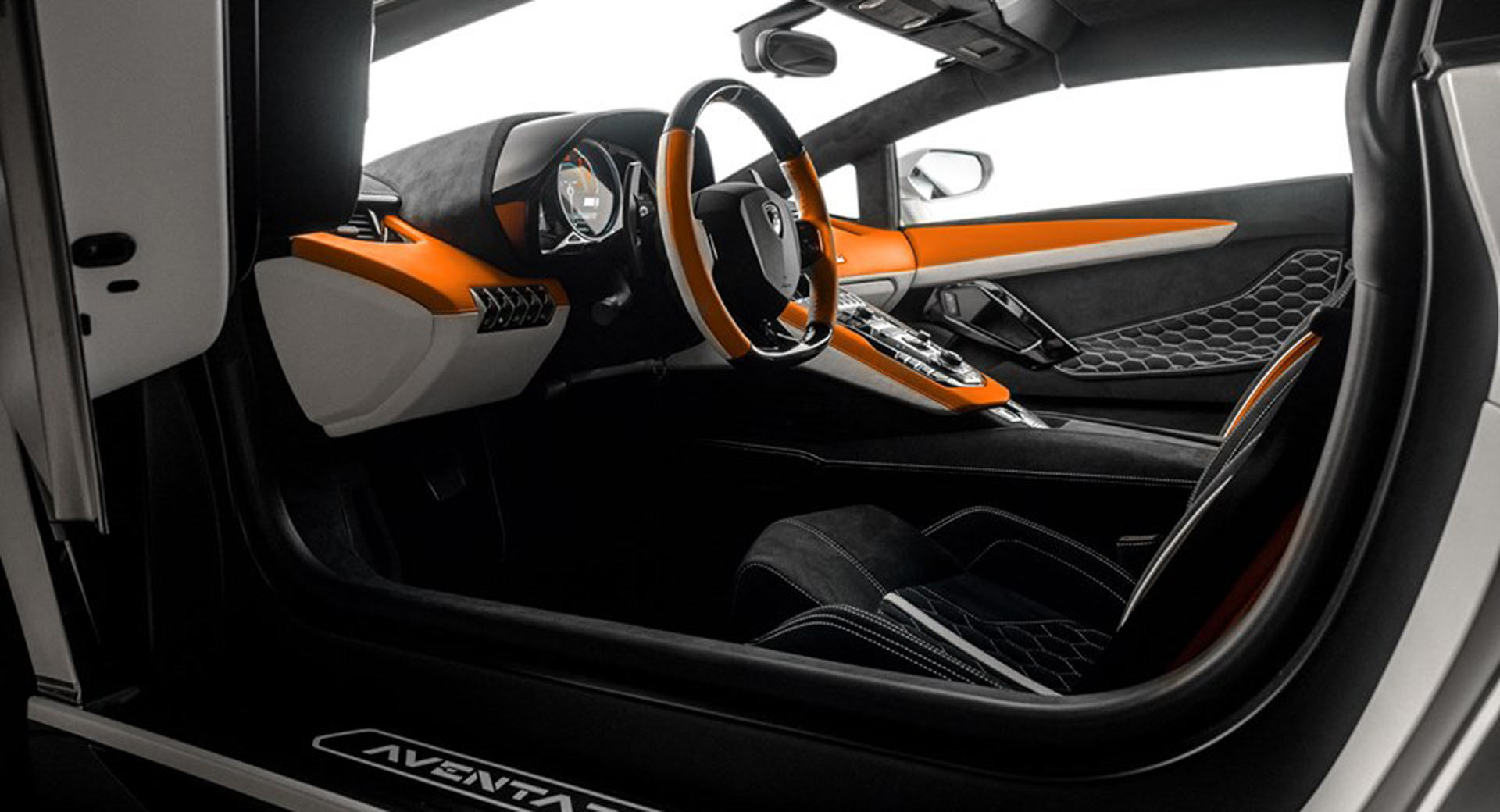 Aventador Cabin Made Even More Special With 40K Custom
