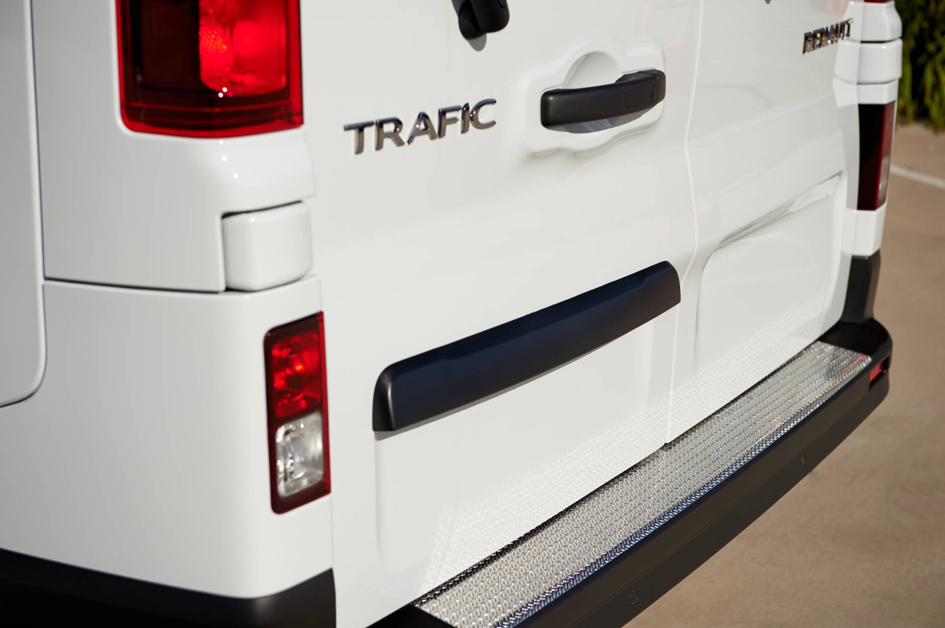 Renault Trafic Formula Edition Returns To Australia, Packs Megane RS Manual Gearbox