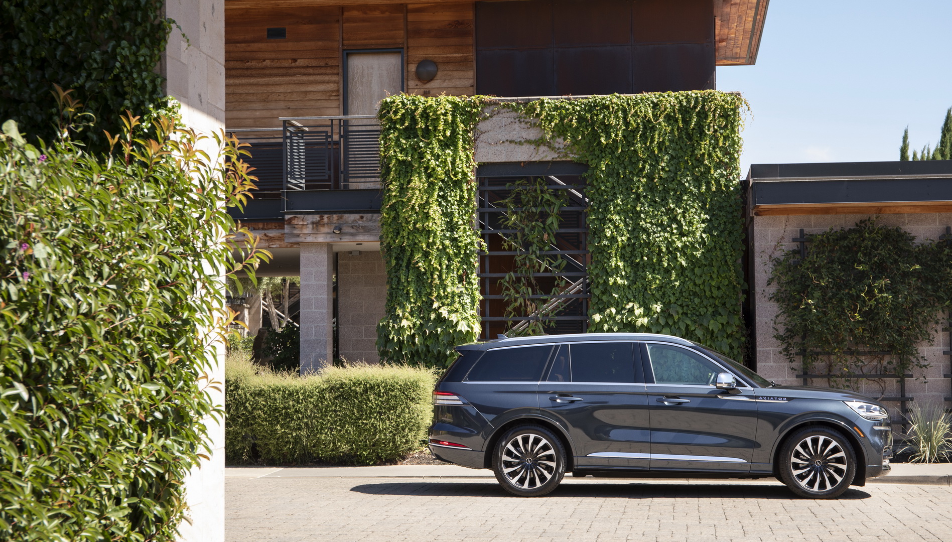 Check Out The 2020 Lincoln Aviator From Every Angle In Huge Photo Gallery