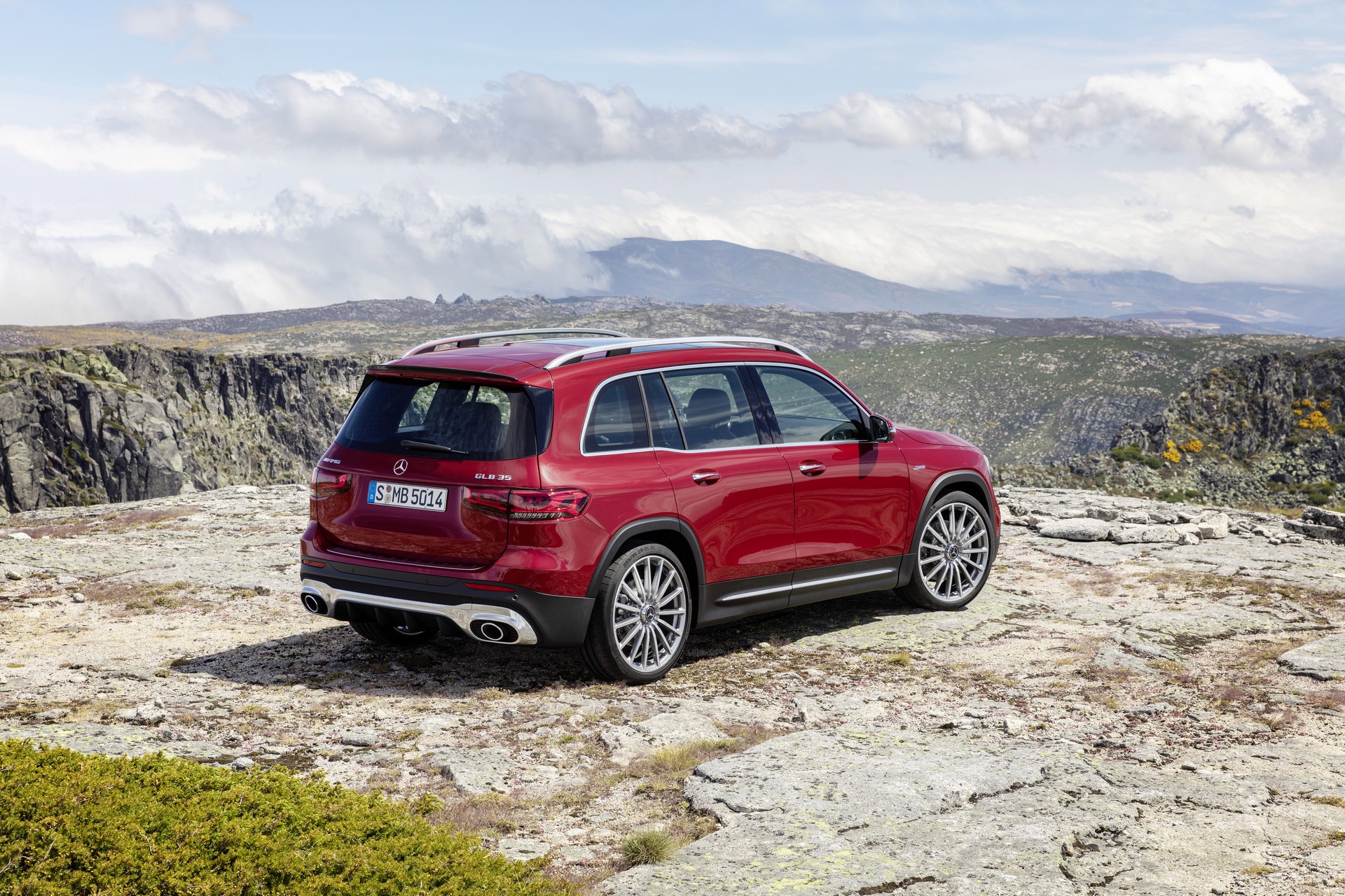 Mercedes-AMG GLB 35 Packs Seven Seats And 302 HP