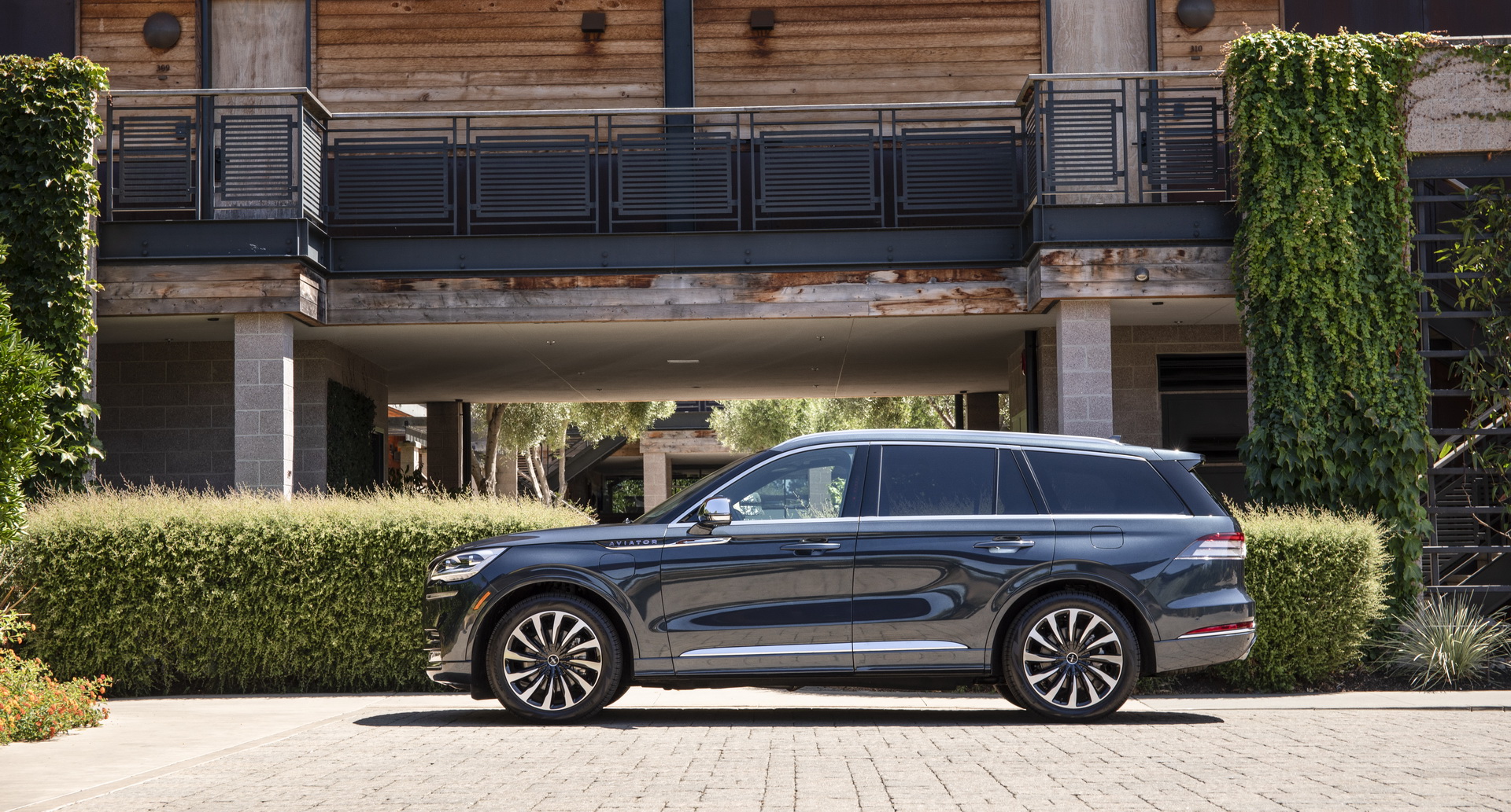 Check Out The 2020 Lincoln Aviator From Every Angle In Huge Photo Gallery