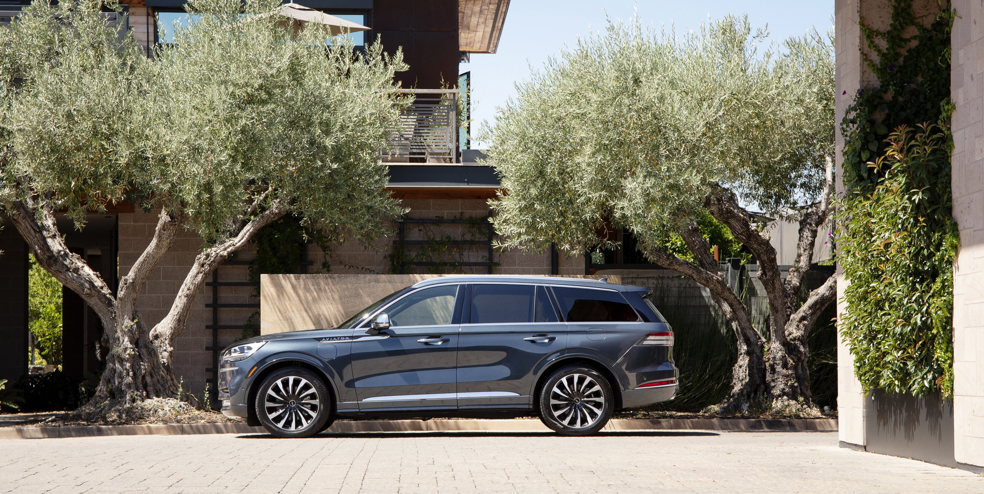 Check Out The 2020 Lincoln Aviator From Every Angle In Huge Photo Gallery