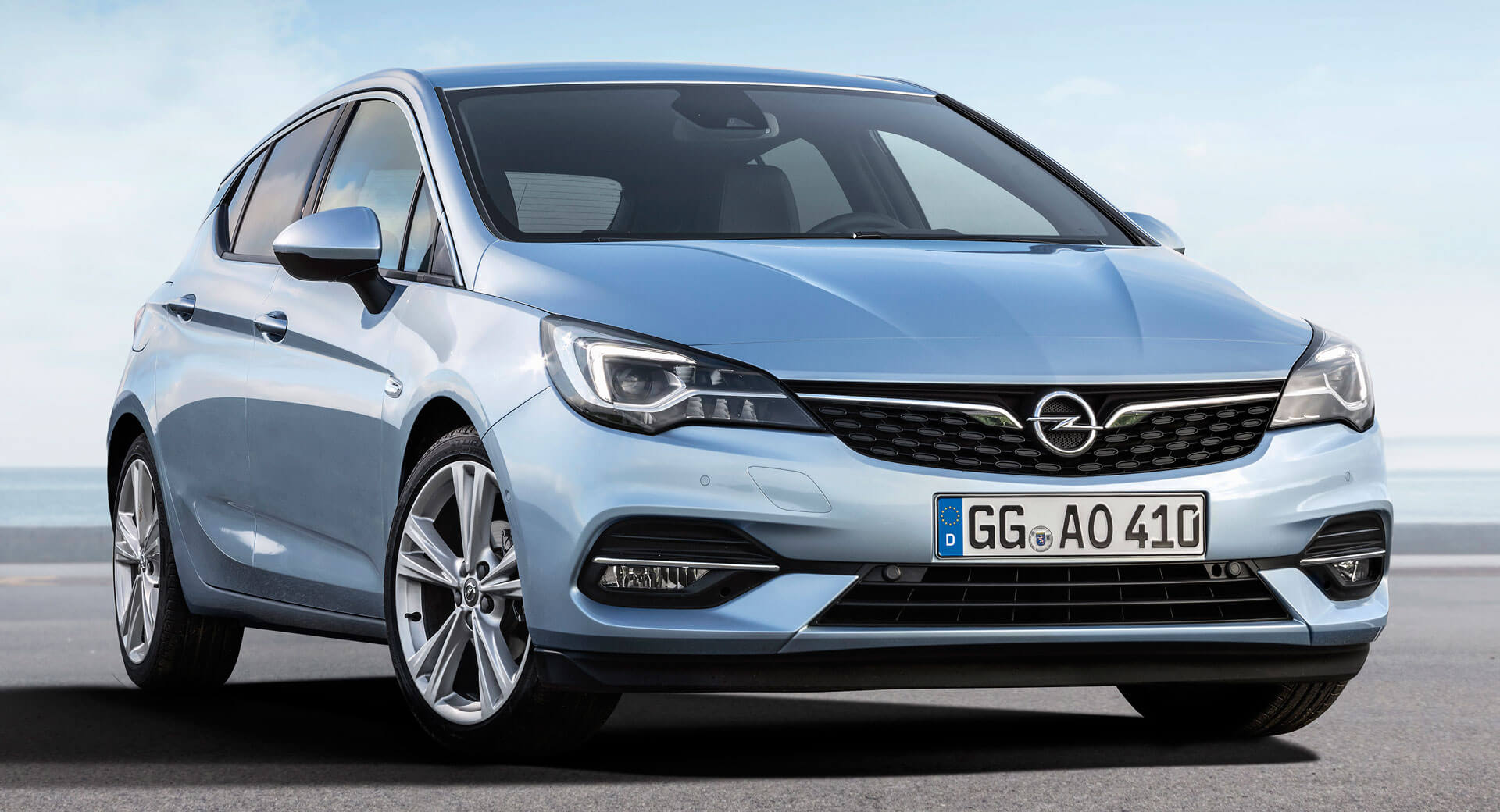 Opel Astra H Hatchback Photos and Specs. Photo: Opel Astra H Hatchback  review and 22 perfect photos of Opel Astra H Hatchback