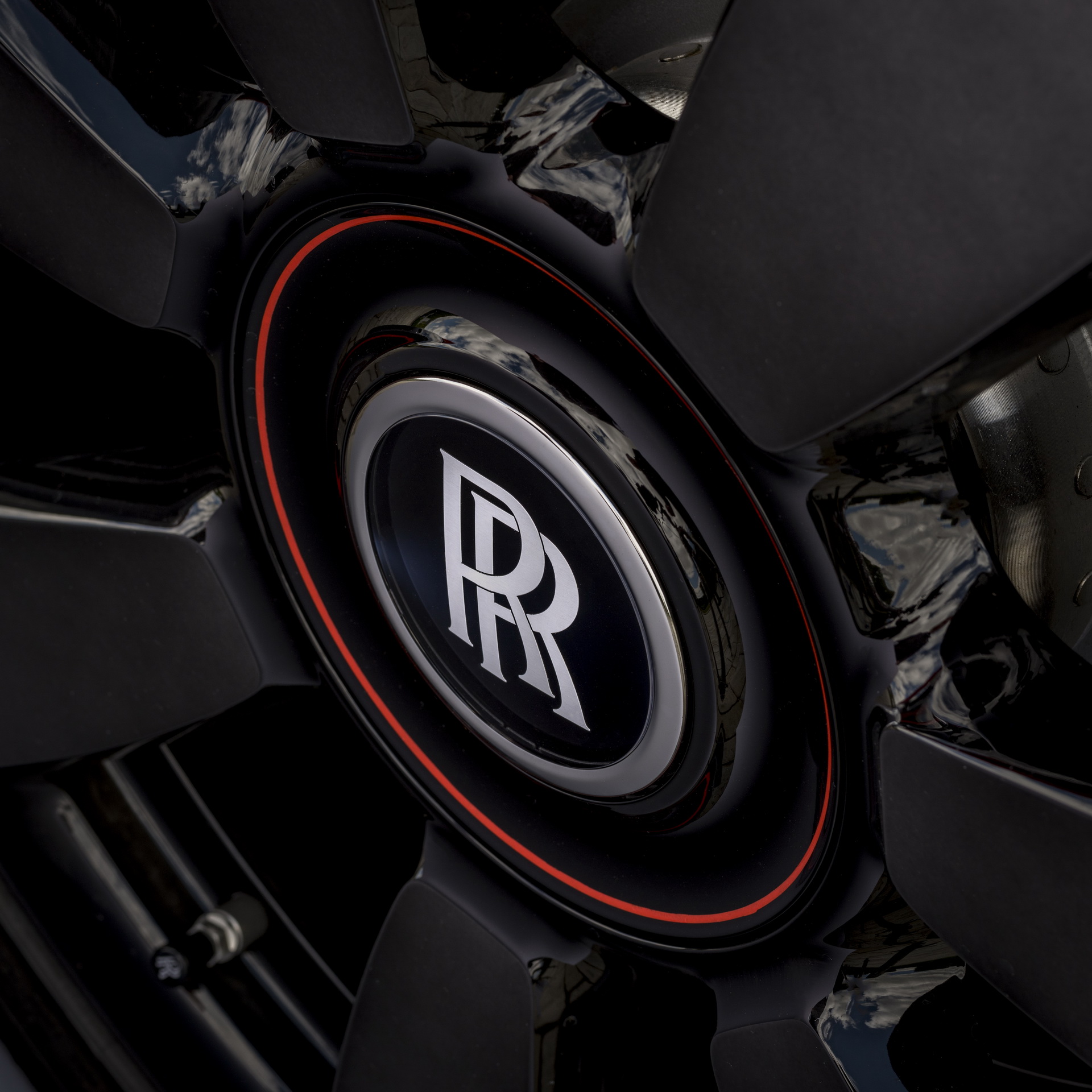 Bespoke Rolls Royce Cullinan Will Attack Your Eyeballs With Its Fux Orange Paint