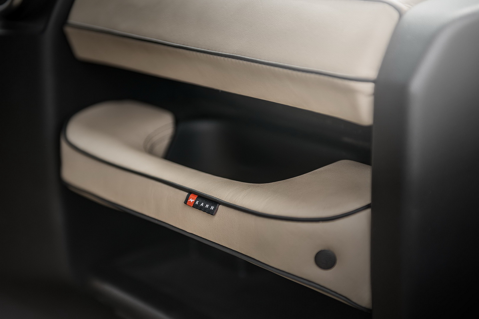 Land Rover Defender Flying Huntsman 6×6 Goes For Almost $300K!