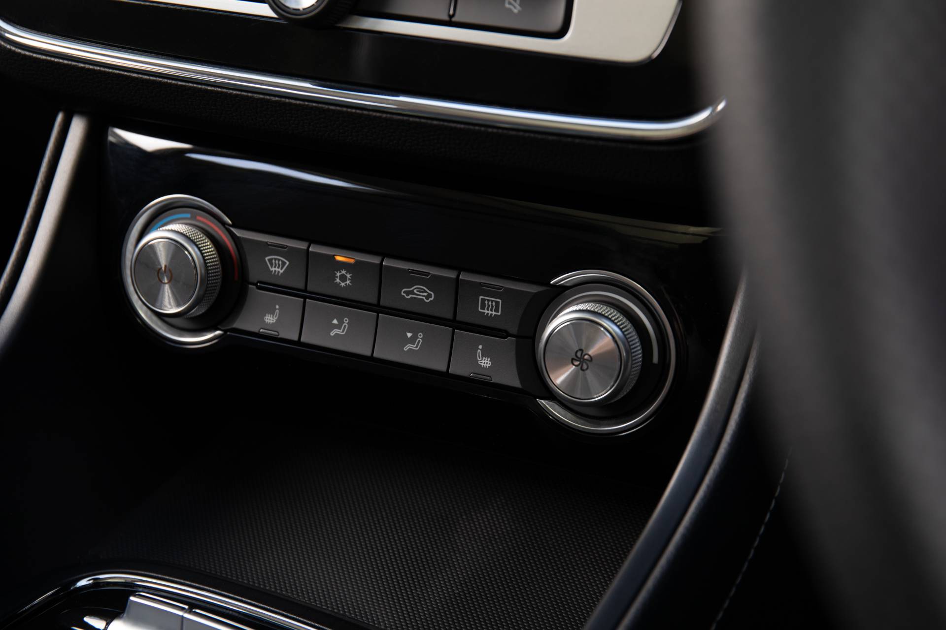 MG Racks Up 2,000 Orders For ZS EV, Extends Discounts To Next 1,000 Buyers