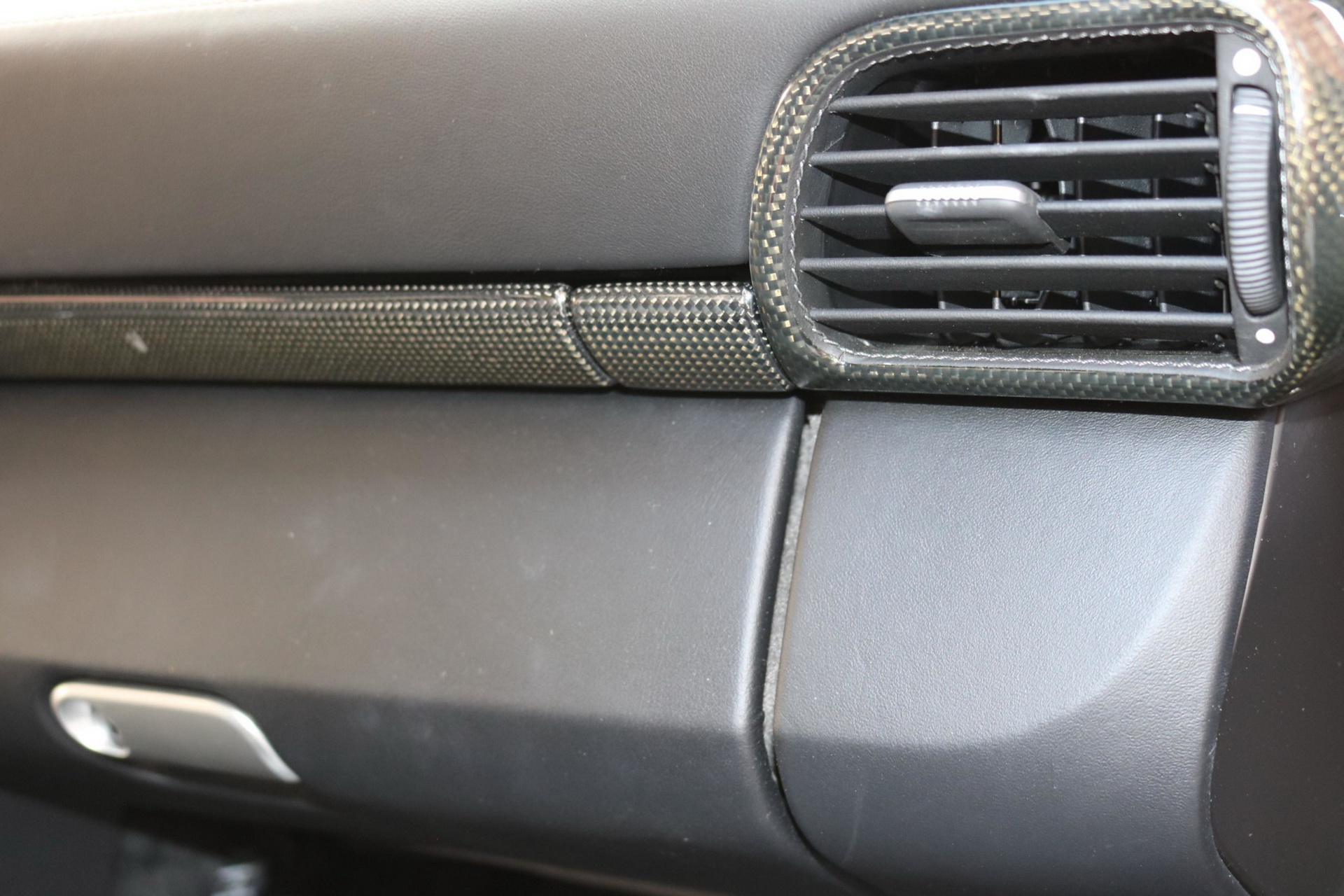 2007 Porsche 911 Turbo Wants To Entice You With Its 6-Speed Manual And Carbon Package