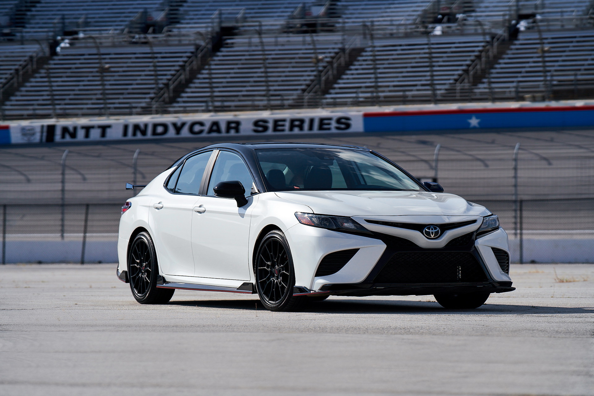 Toyota Details Sporty-Looking Camry And Avalon TRD