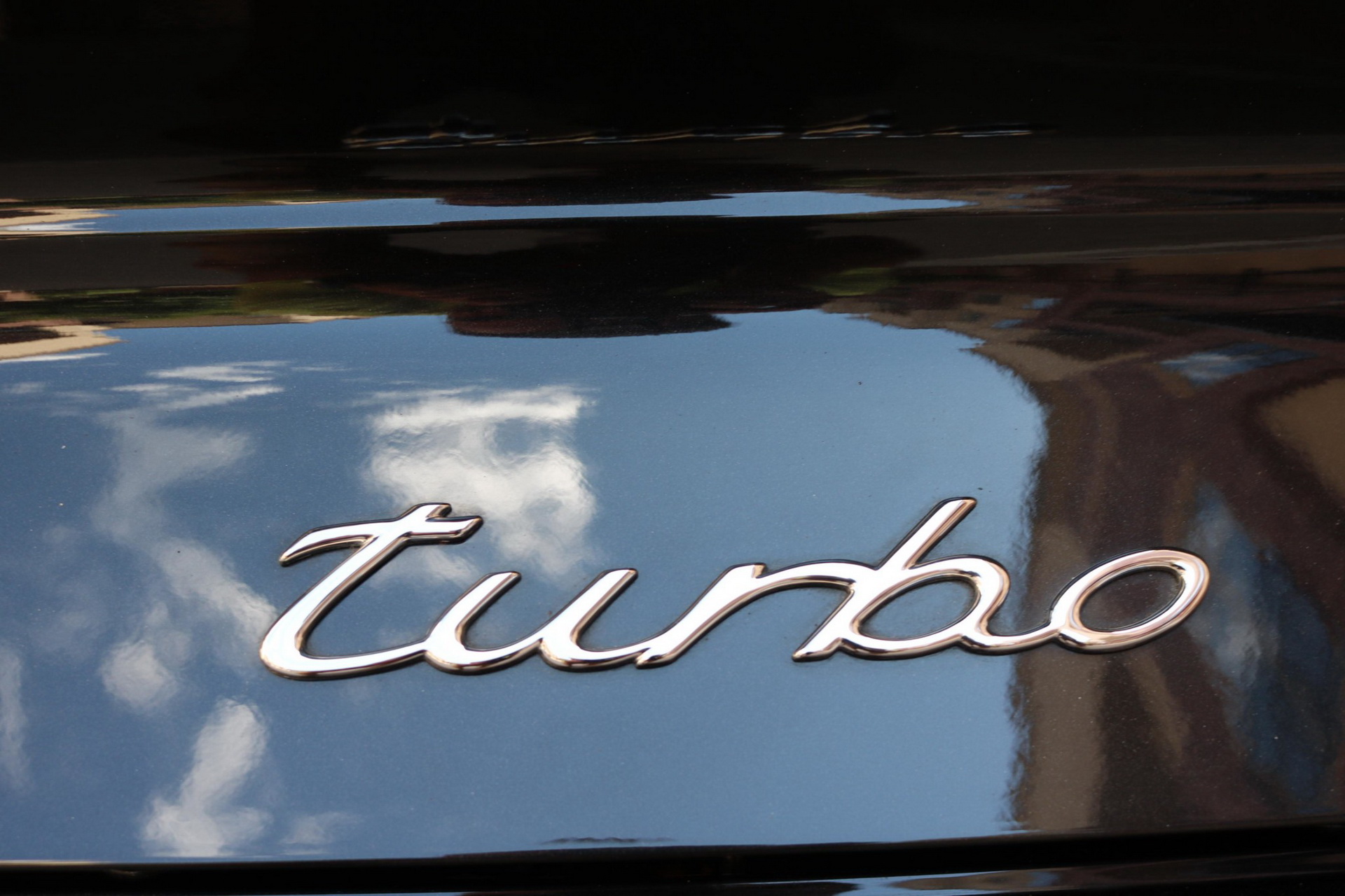 2007 Porsche 911 Turbo Wants To Entice You With Its 6-Speed Manual And Carbon Package