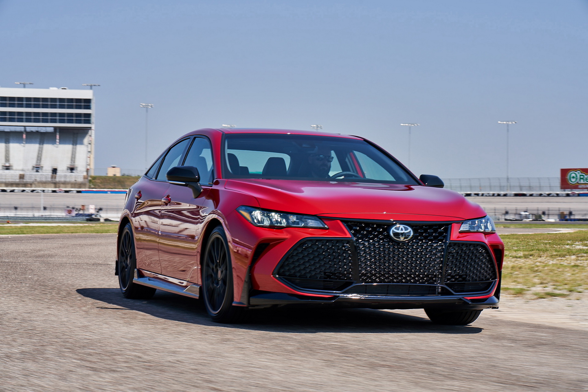 Toyota Details Sporty-Looking Camry And Avalon TRD