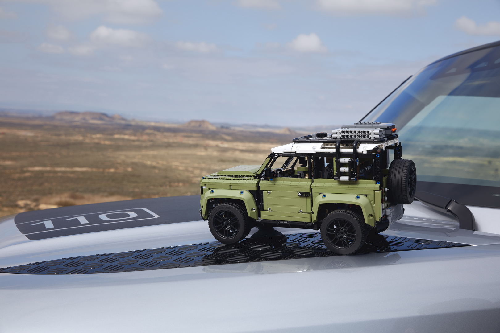 2020 Land Rover Defender Gets Its Own, Extremely Detailed LEGO Technic Set