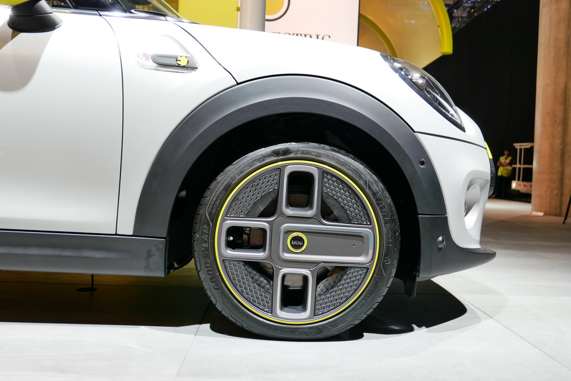 2020 Mini Cooper SE EV Drove From Munich To Frankfurt For Its World Debut