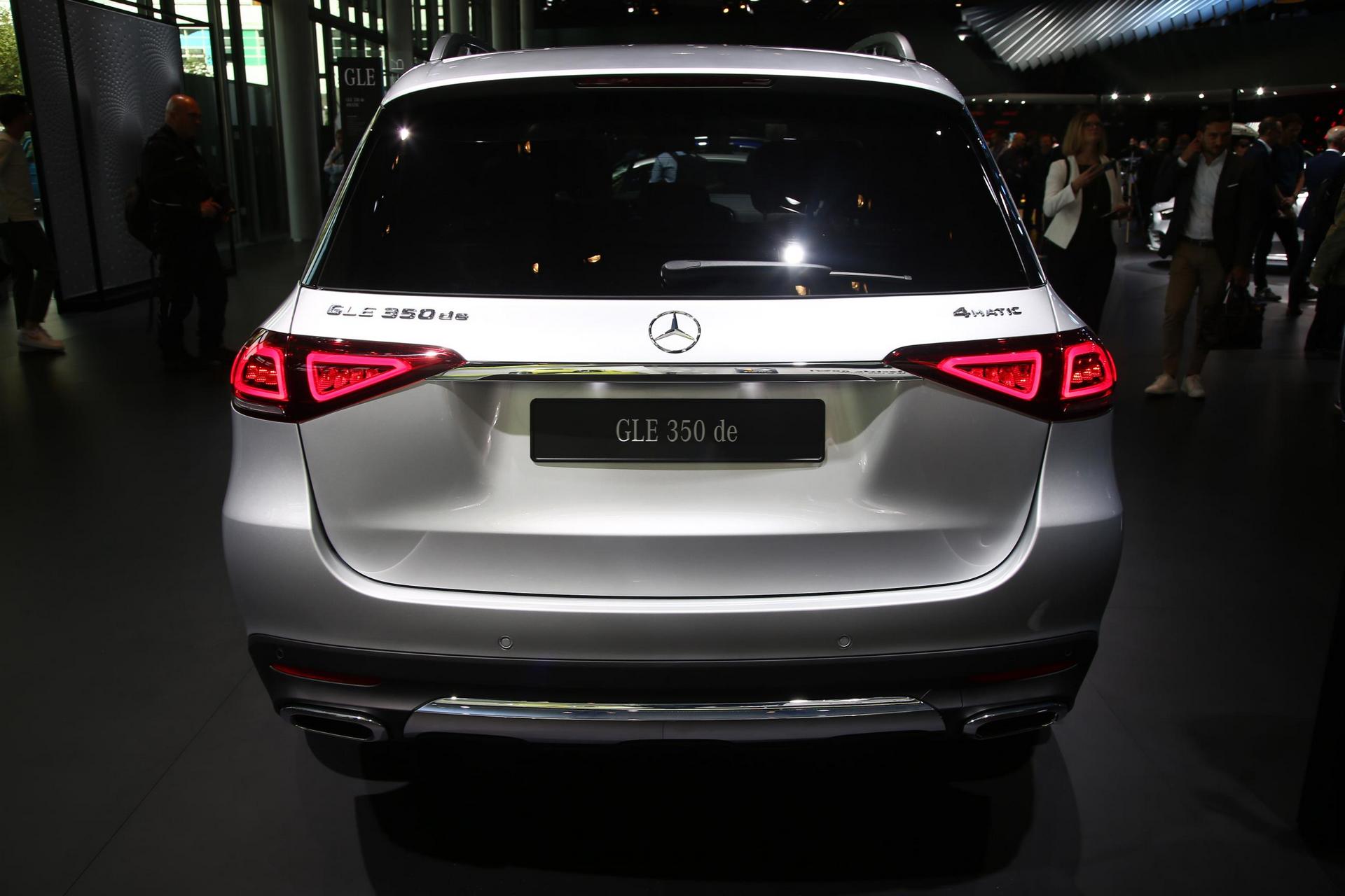 New Mercedes-Benz GLE 350 de 4MATIC Tries To Stand Out Among All Those Pure EVs