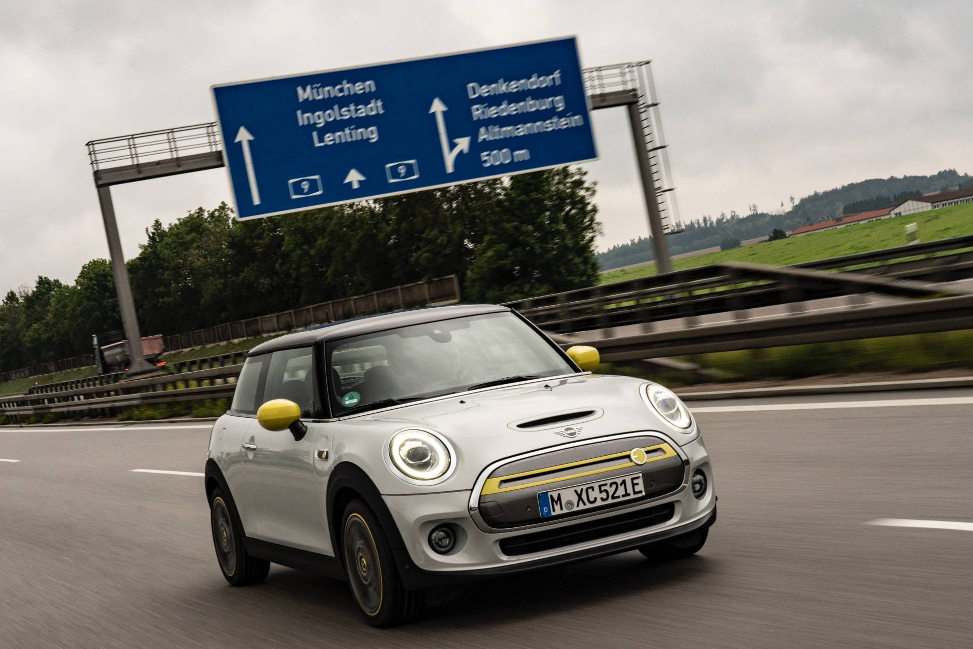 2020 Mini Cooper SE EV Drove From Munich To Frankfurt For Its World Debut